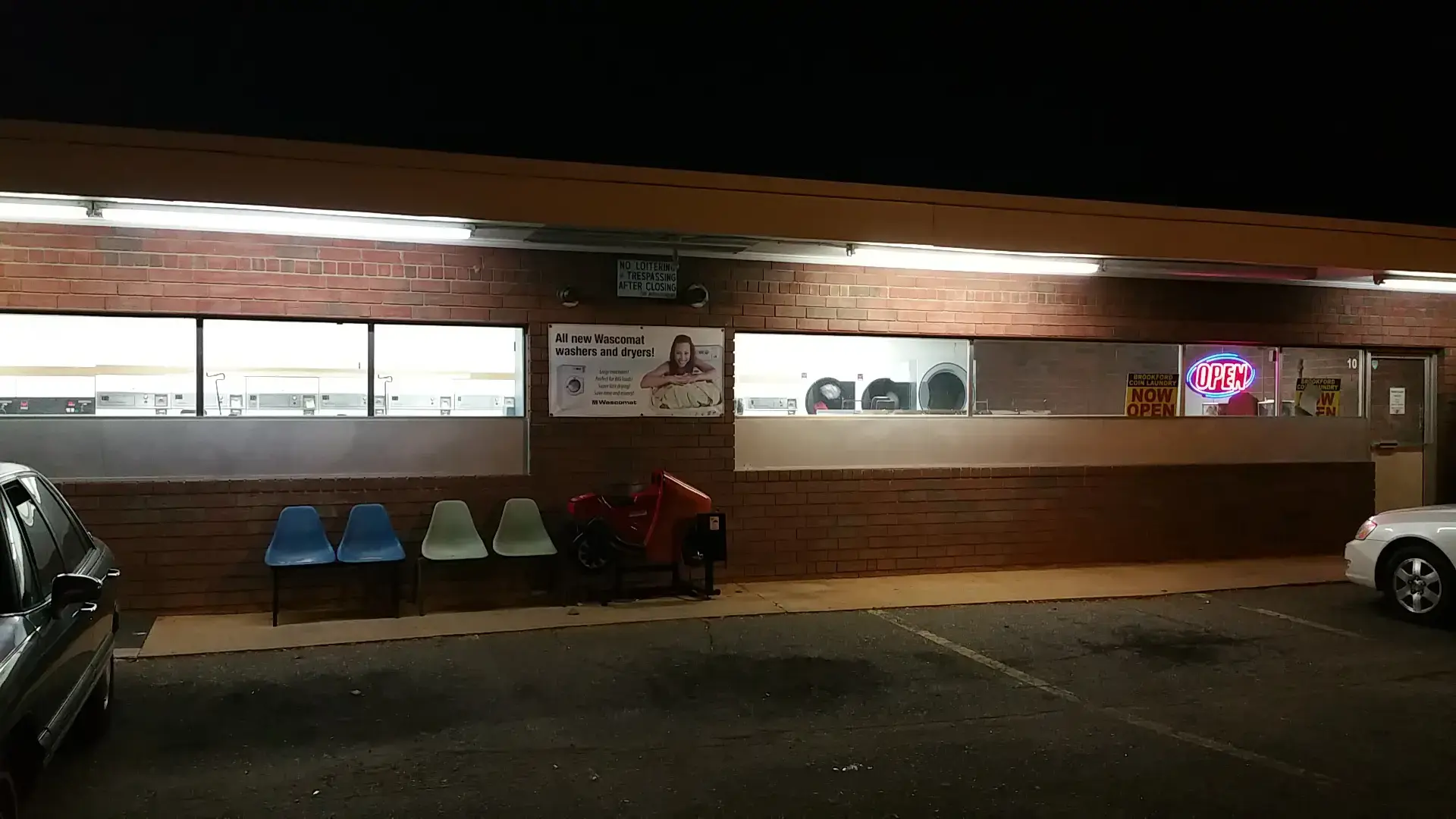 Brookford Coin Laundry - Image 7