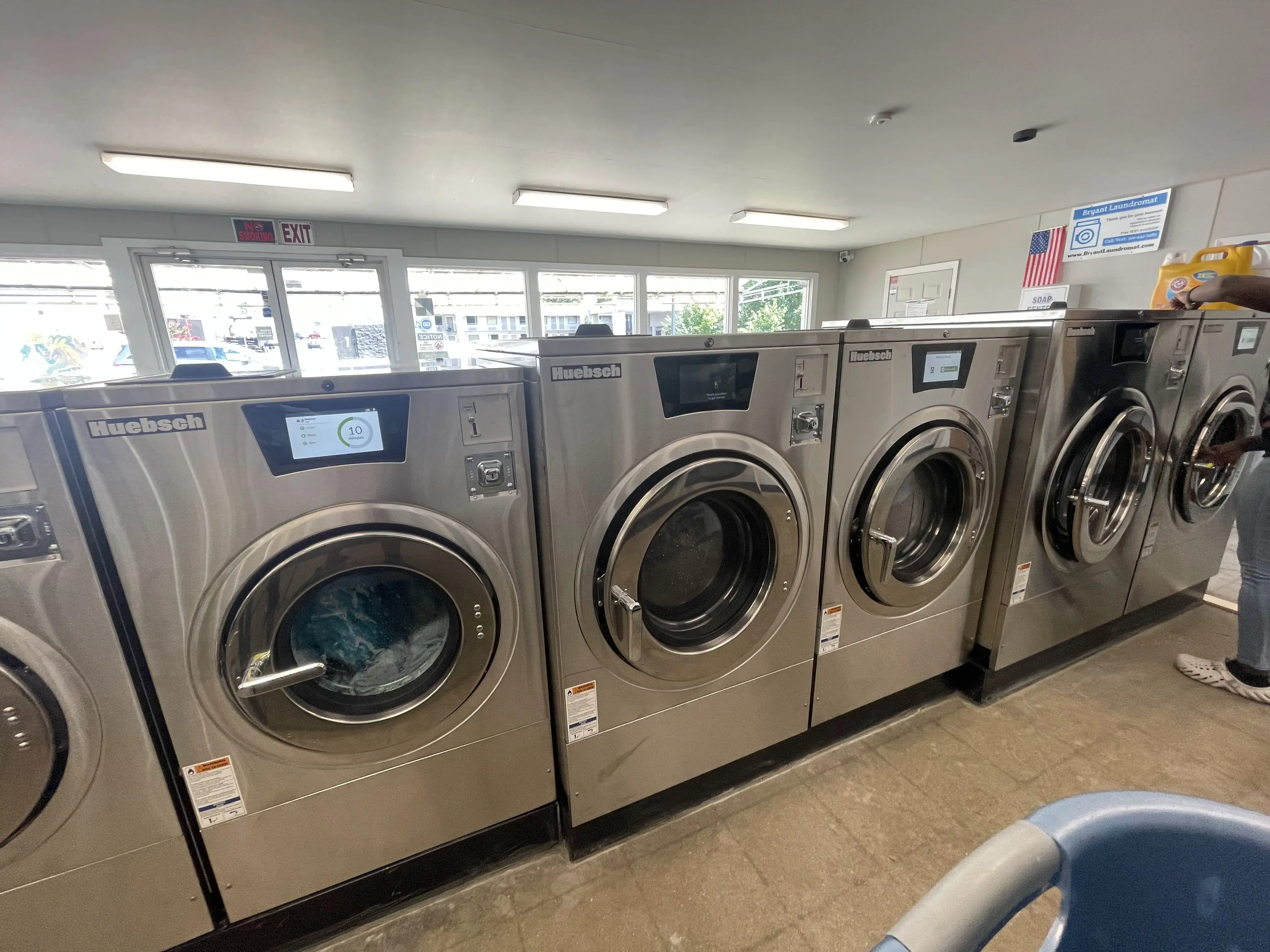 Bryant Laundromat - Coin & Credit Card Laundry thumbnail 2