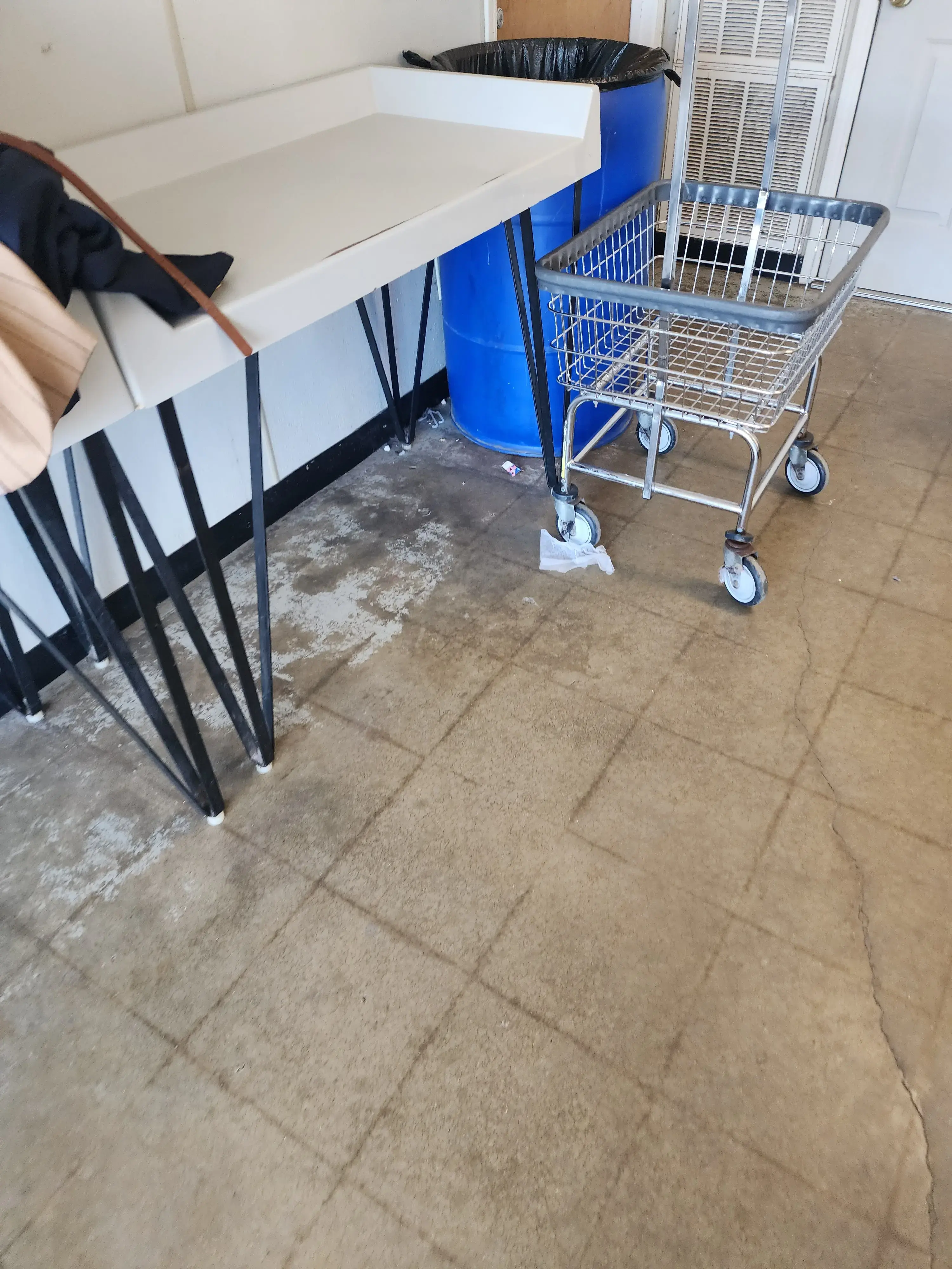 Bryant Laundromat - Coin & Credit Card Laundry - Image 12