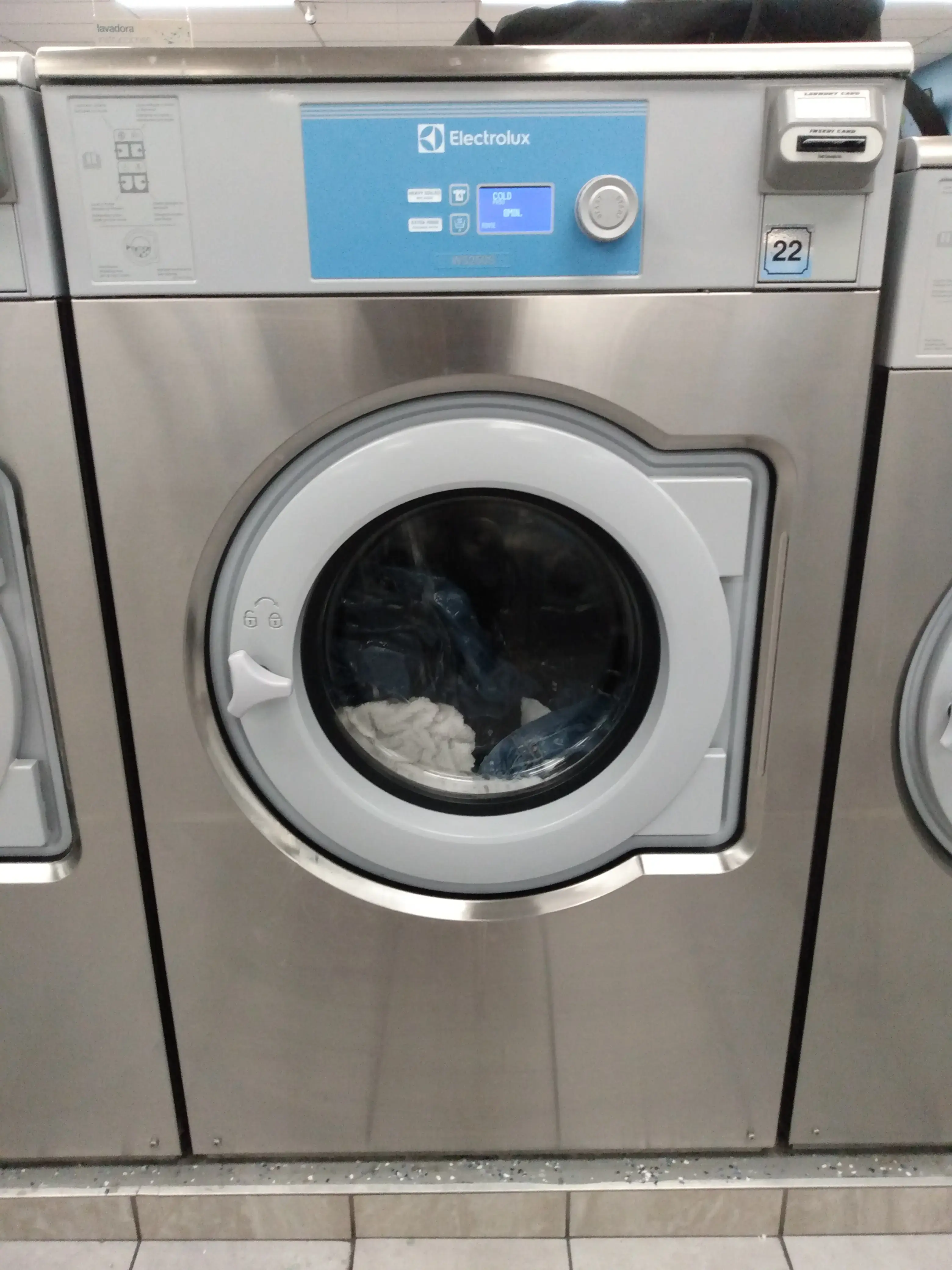 Bubble City Laundromat (Laundry Services) - Image 12