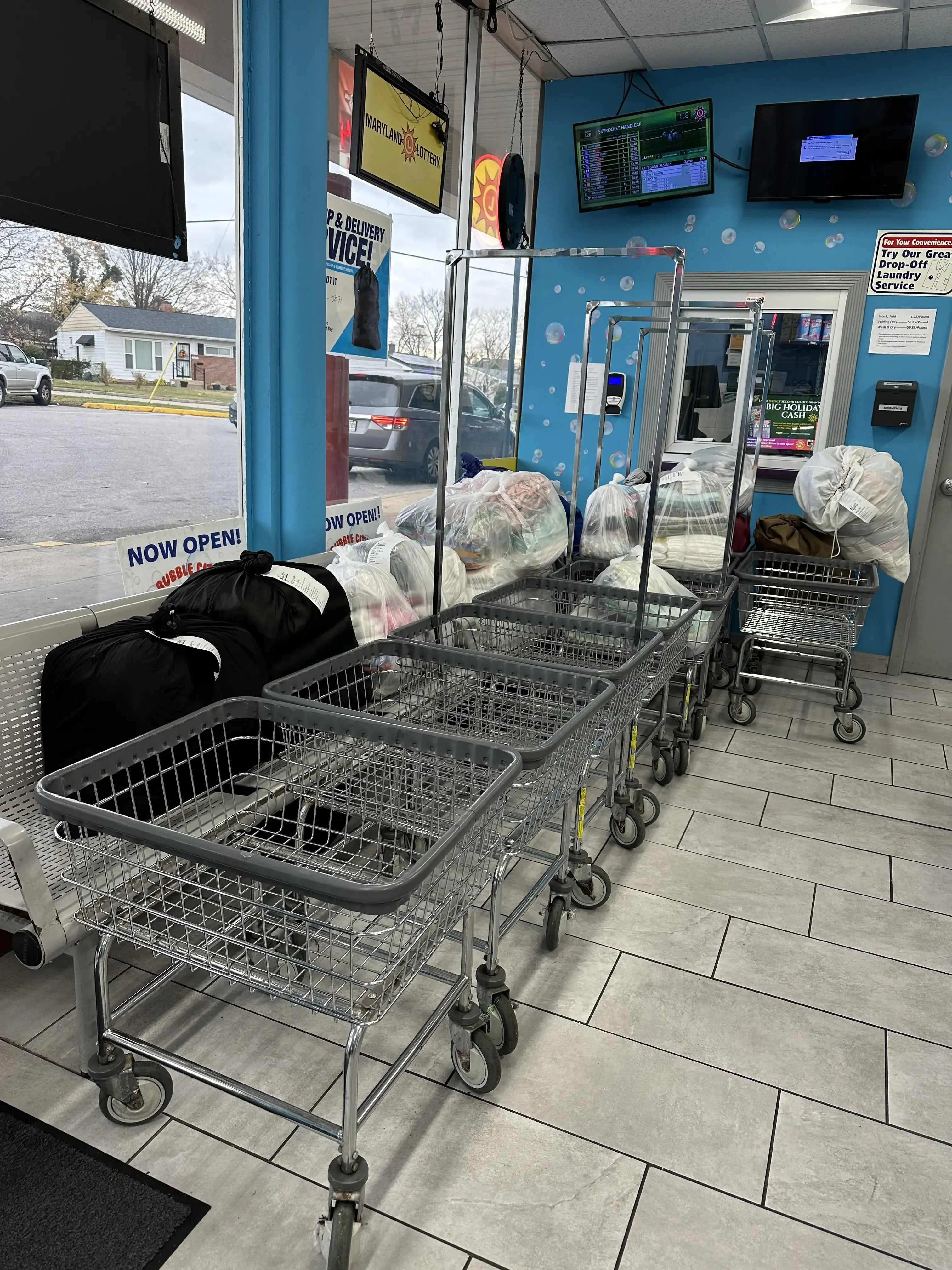 Bubble City Laundromat (Laundry Services) thumbnail 5