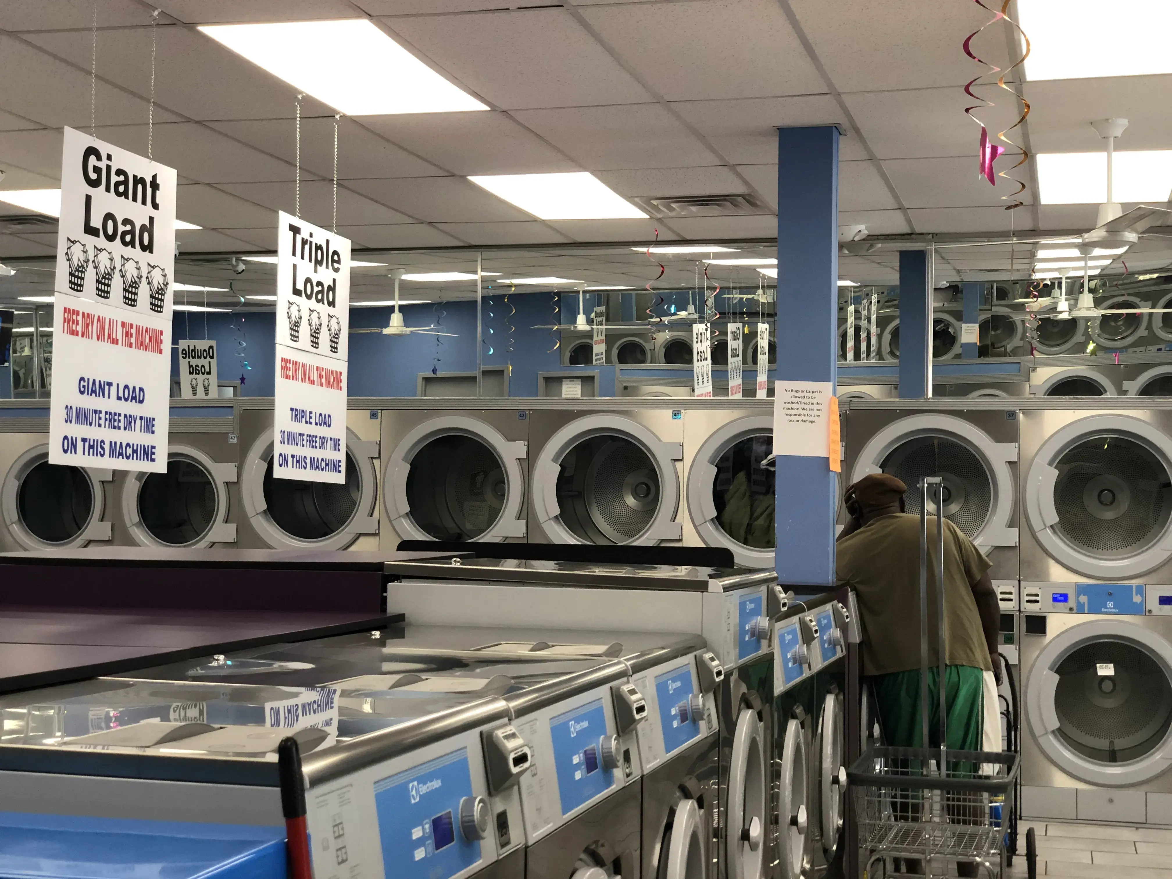 Bubble City Laundromat (Laundry Services) - Image 14