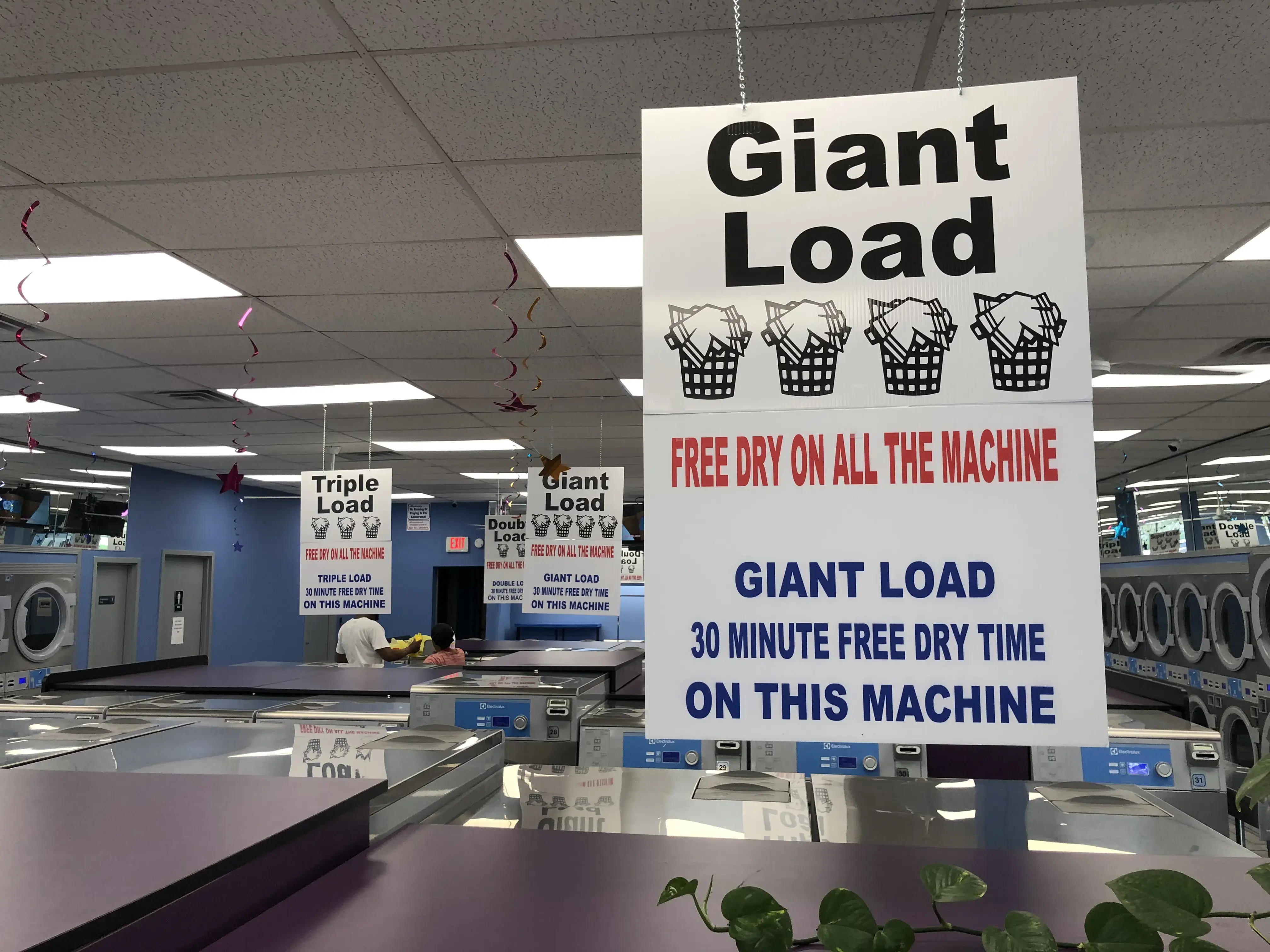 Bubble City Laundromat (Laundry Services) - Image 11