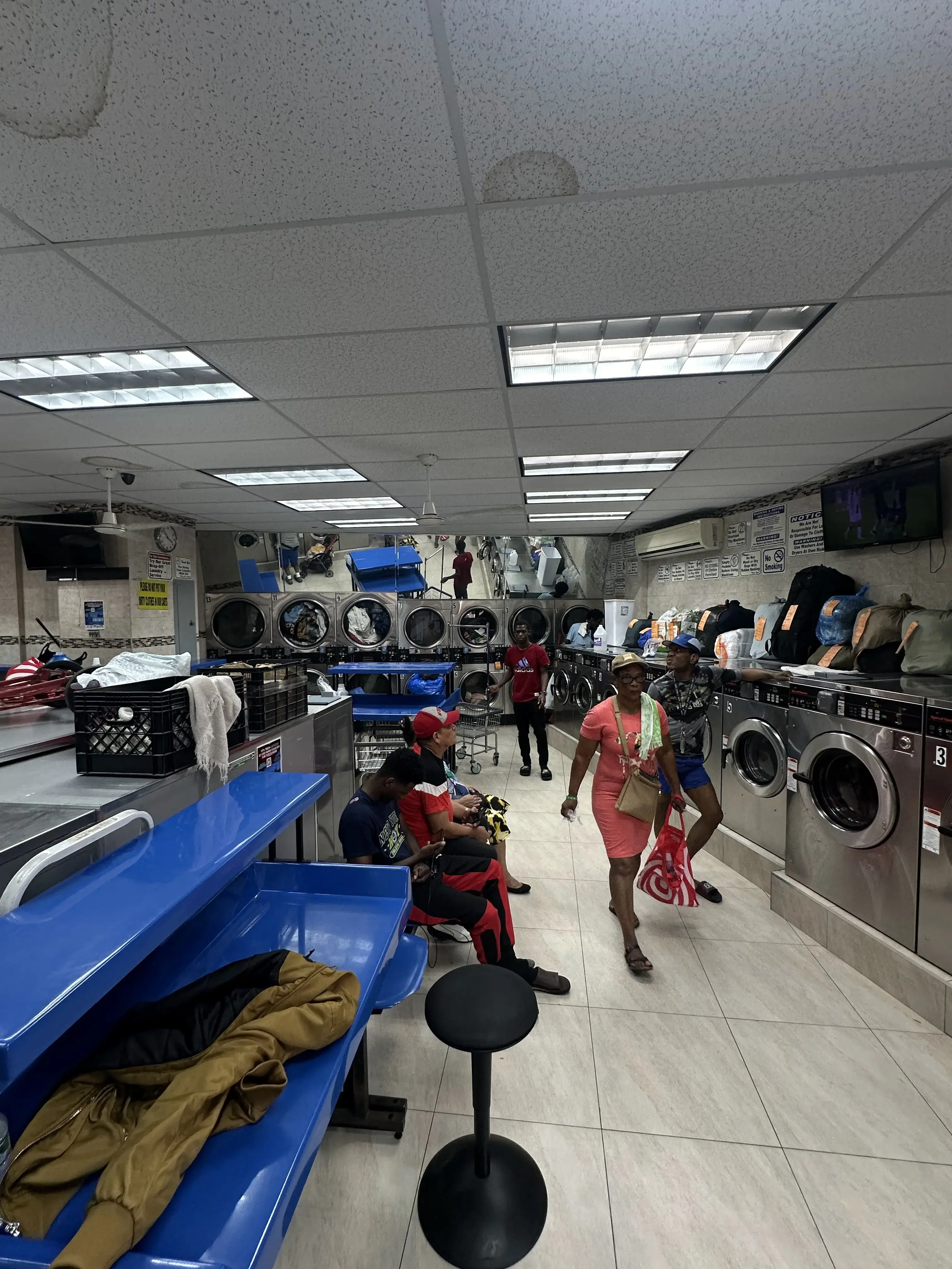 Bubble Land Laundromat & Dry cleaning location