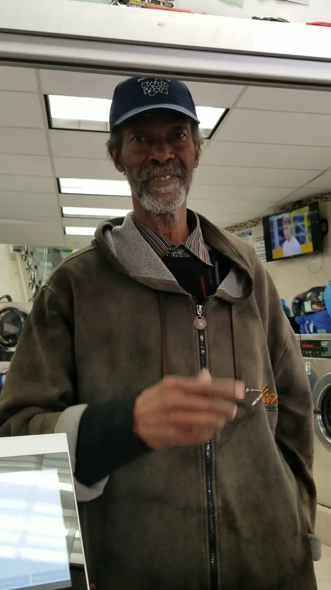 Bubble Land Laundromat & Dry cleaning thumbnail 13