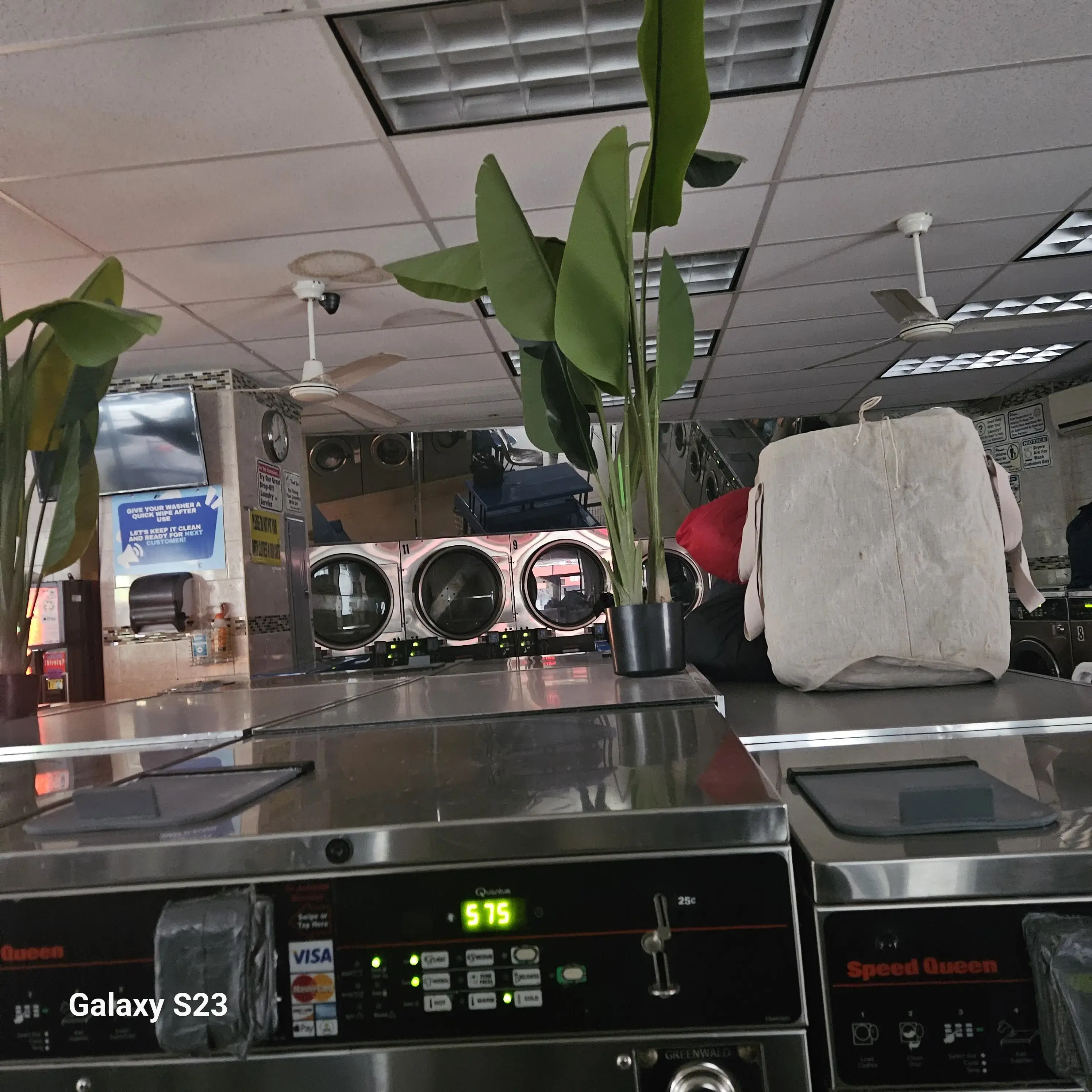 Bubble Land Laundromat & Dry cleaning thumbnail 10