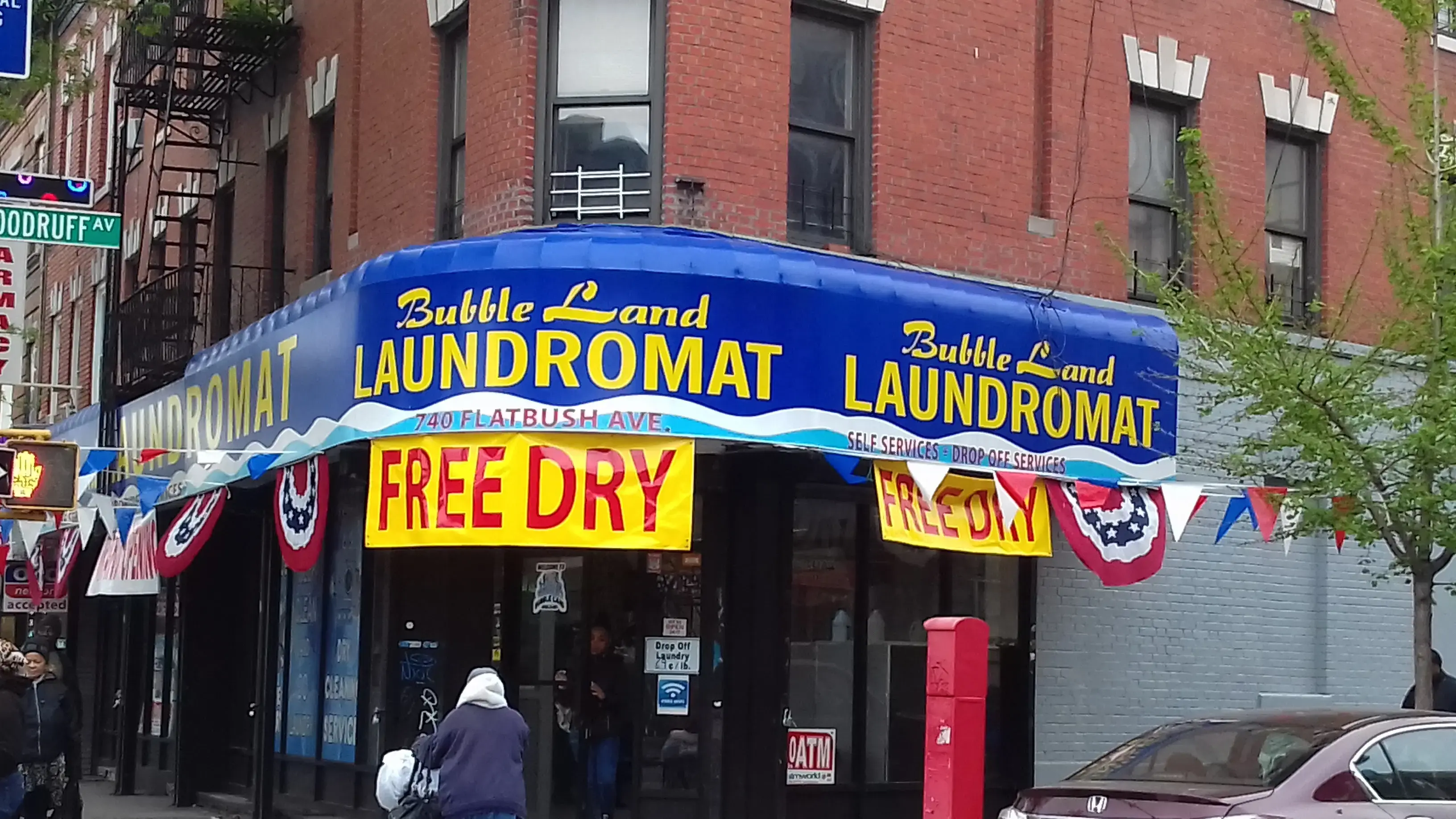Bubble Land Laundromat & Dry cleaning thumbnail 2