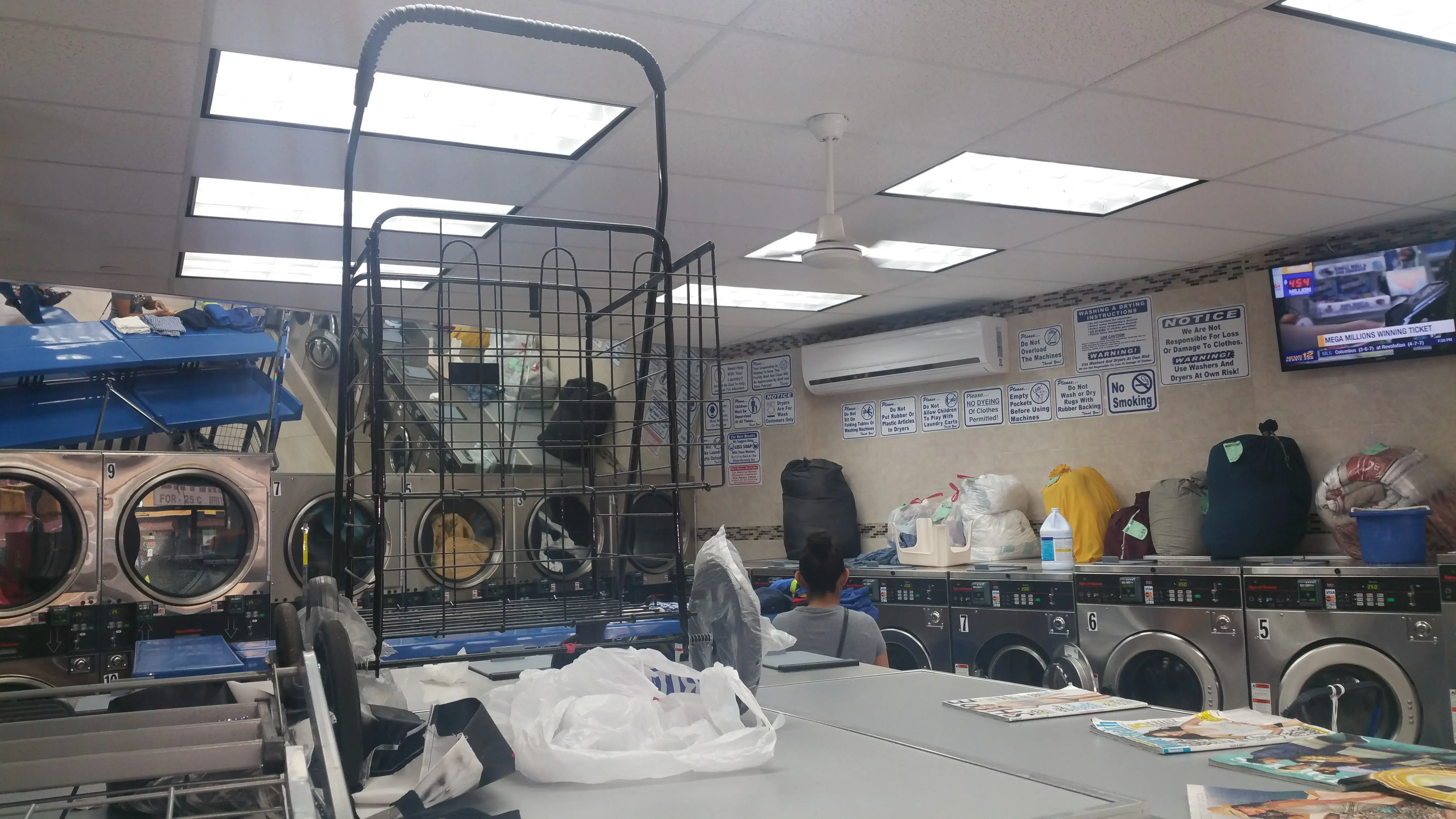 Bubble Land Laundromat & Dry cleaning - Image 8