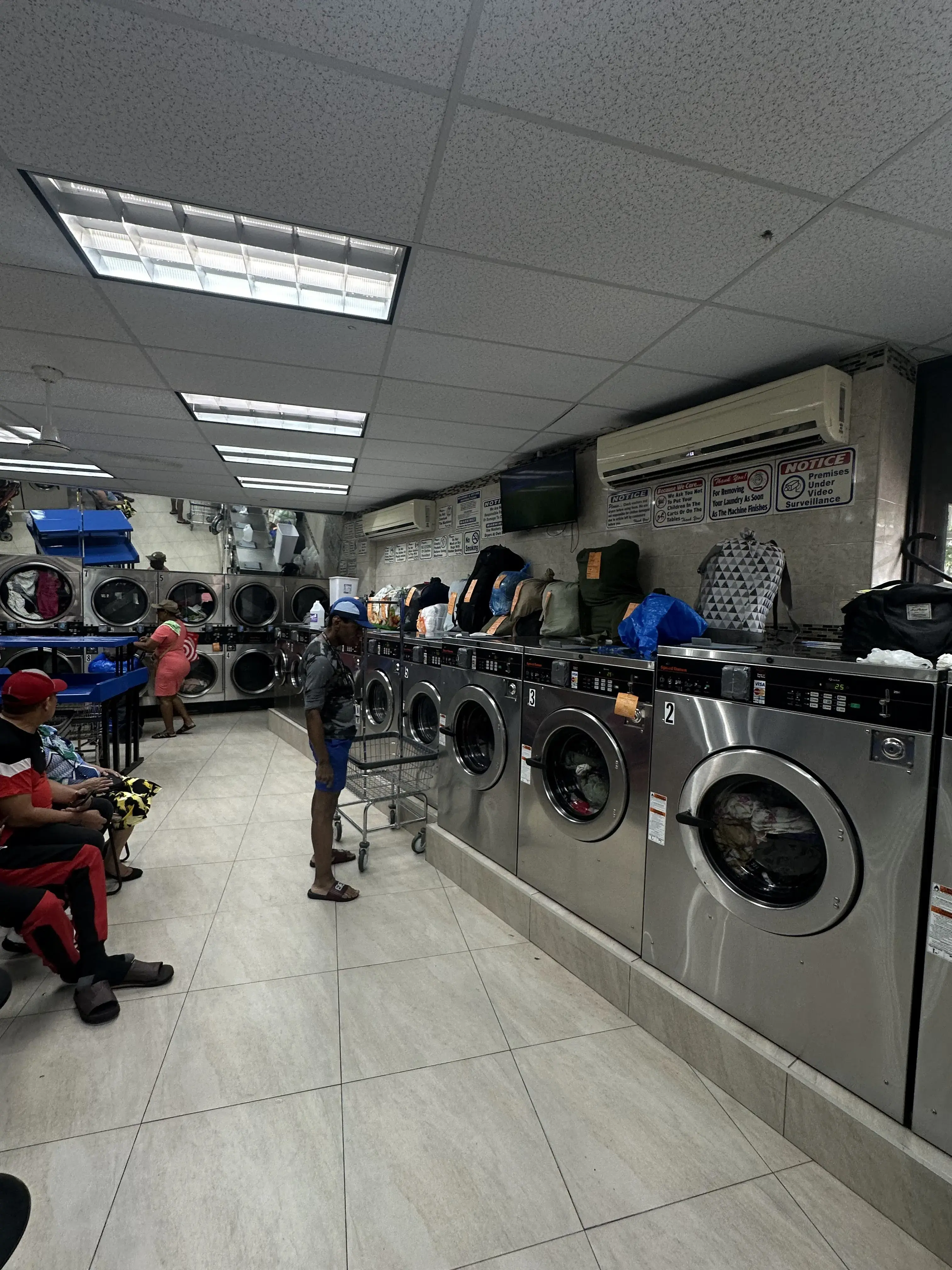Bubble Land Laundromat & Dry cleaning thumbnail 17