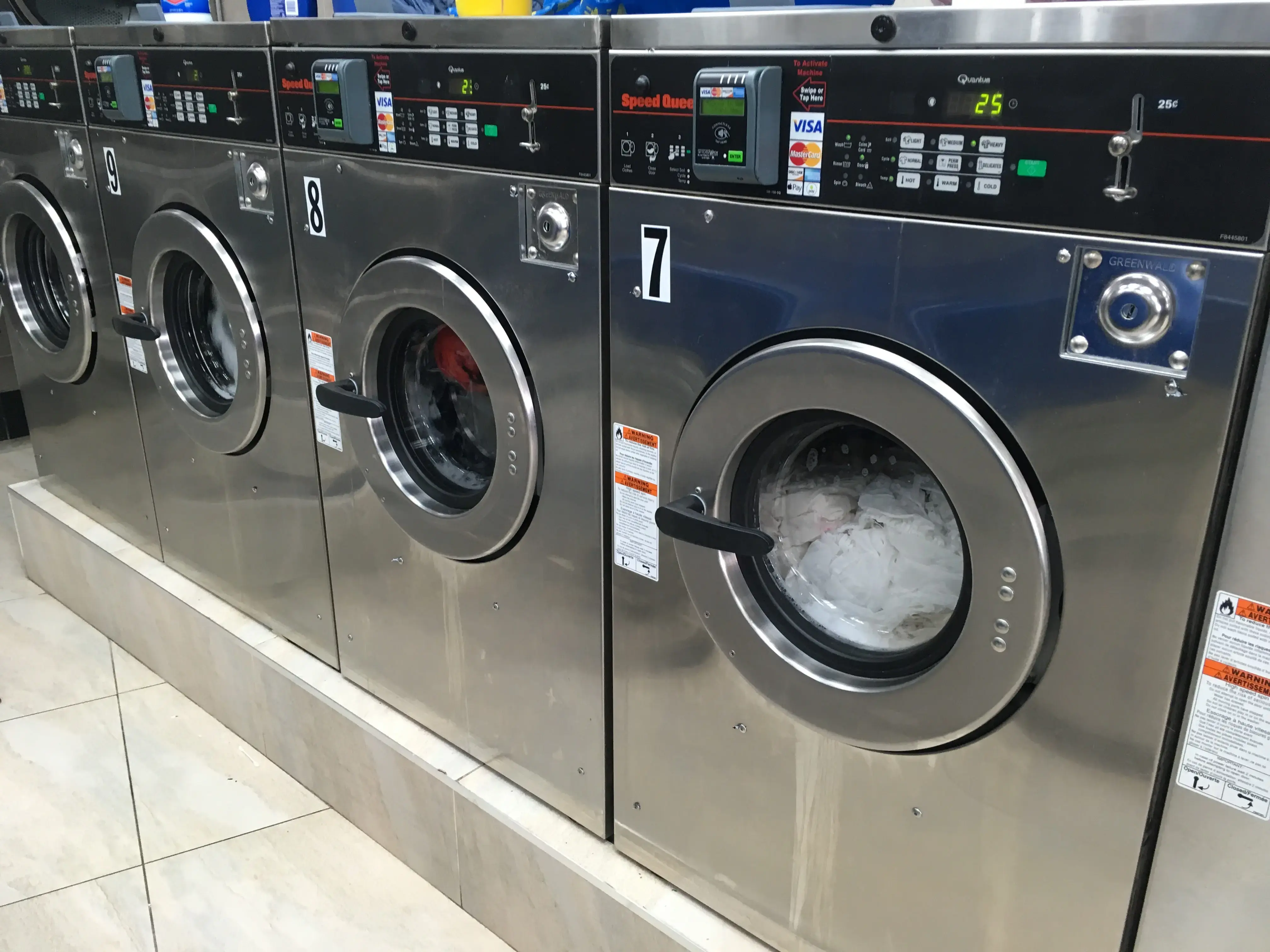 Bubble Land Laundromat & Dry cleaning - Image 7