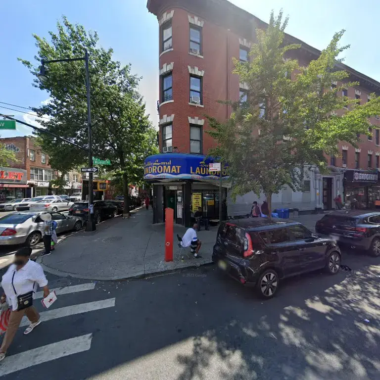 Bubble Land Laundromat & Dry cleaning - Image 18