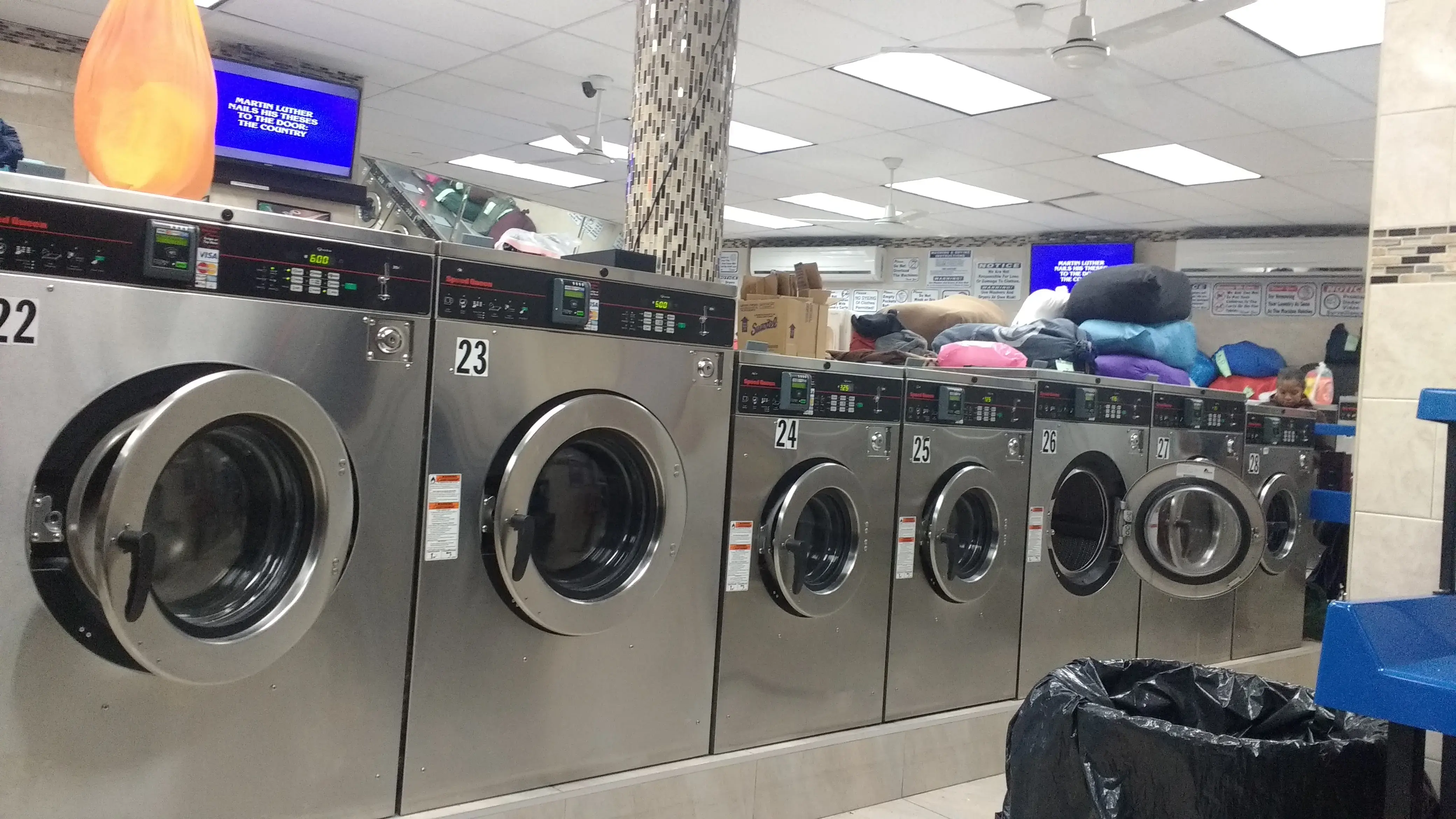 Bubble Land Laundromat & Dry cleaning thumbnail 11