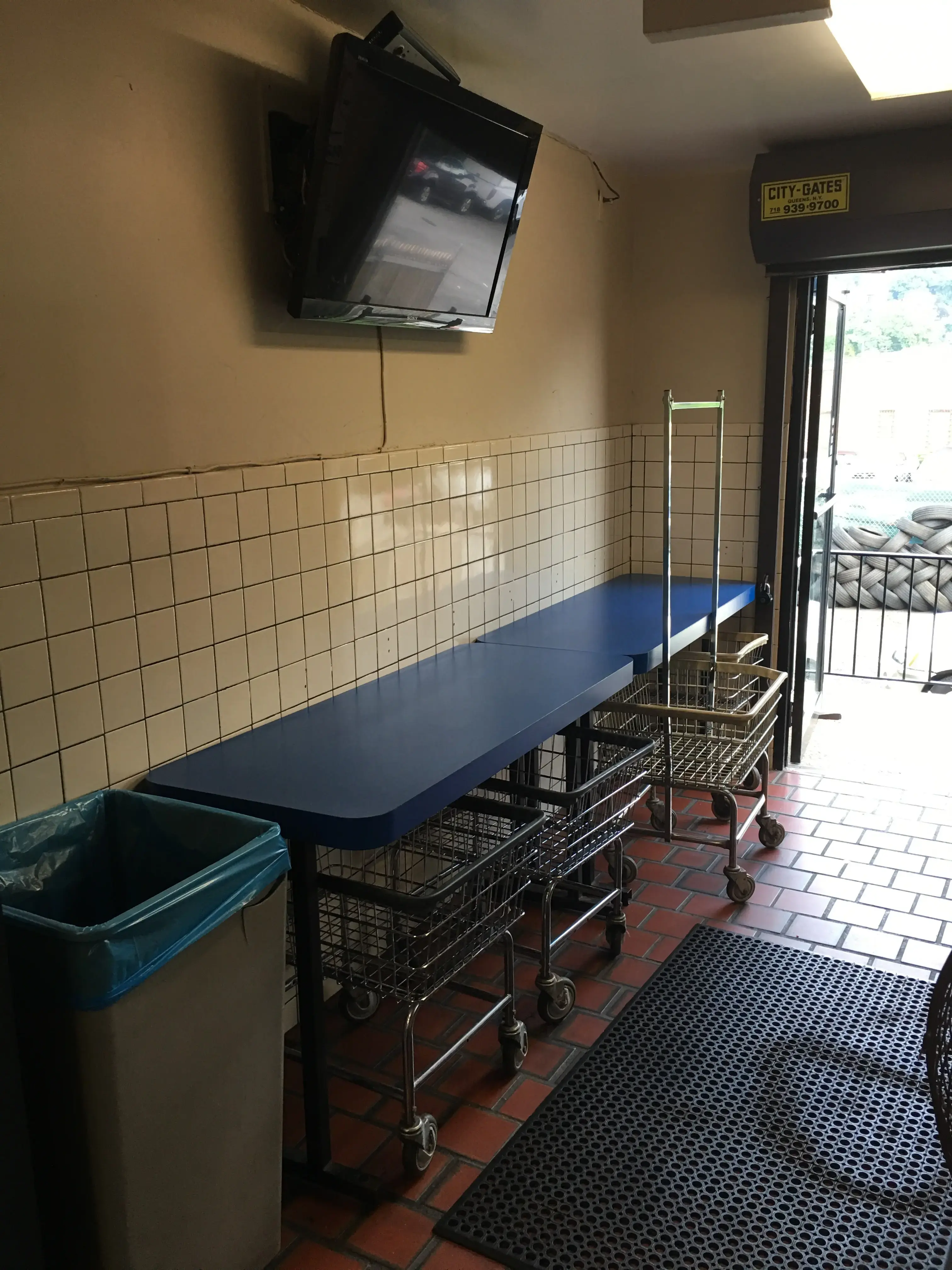 Bubble Mill Laundromat - Image 12