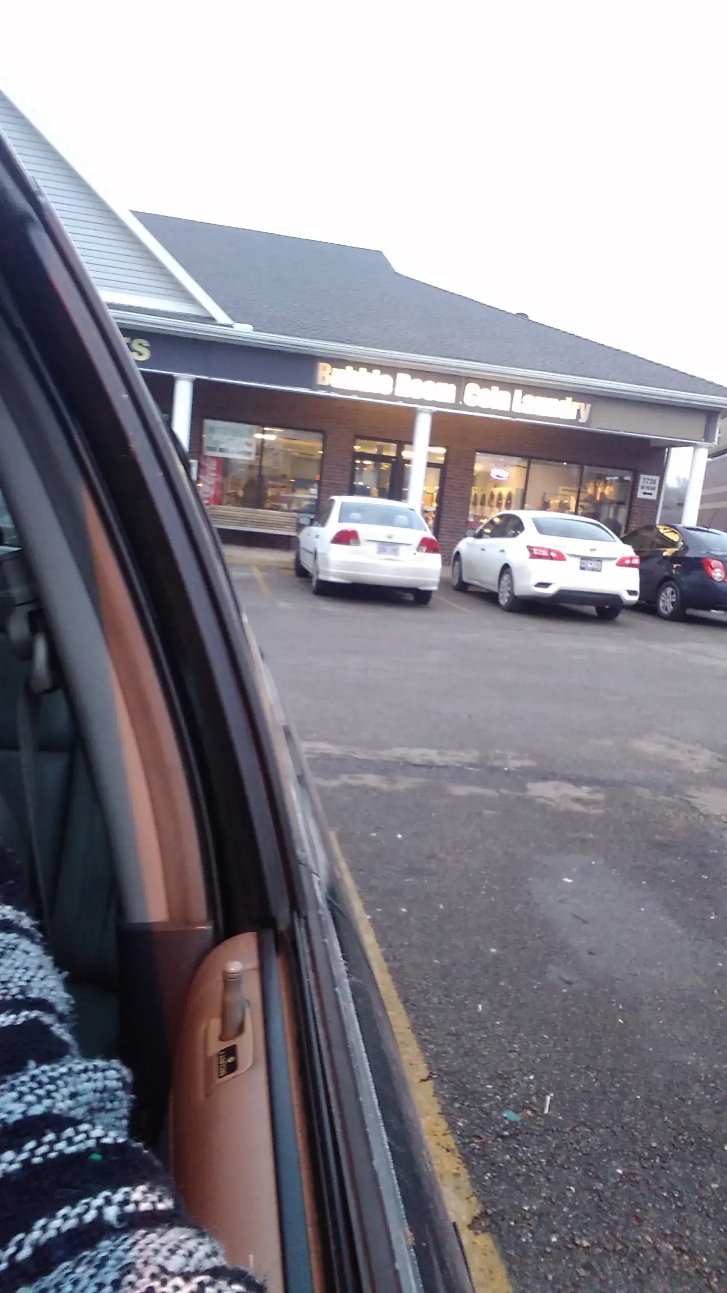 Bubble Room Coin Laundry & Dry Clean Lenexa thumbnail 11