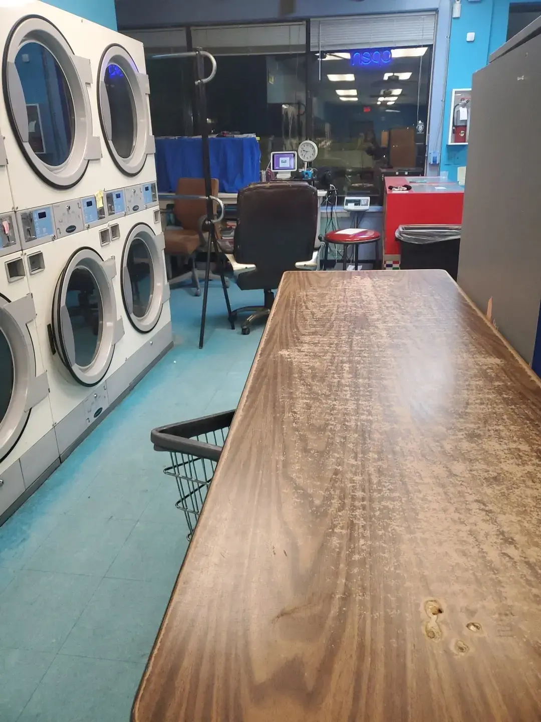 Bubble Room Coin Laundry & Dry Clean Lenexa - Image 17