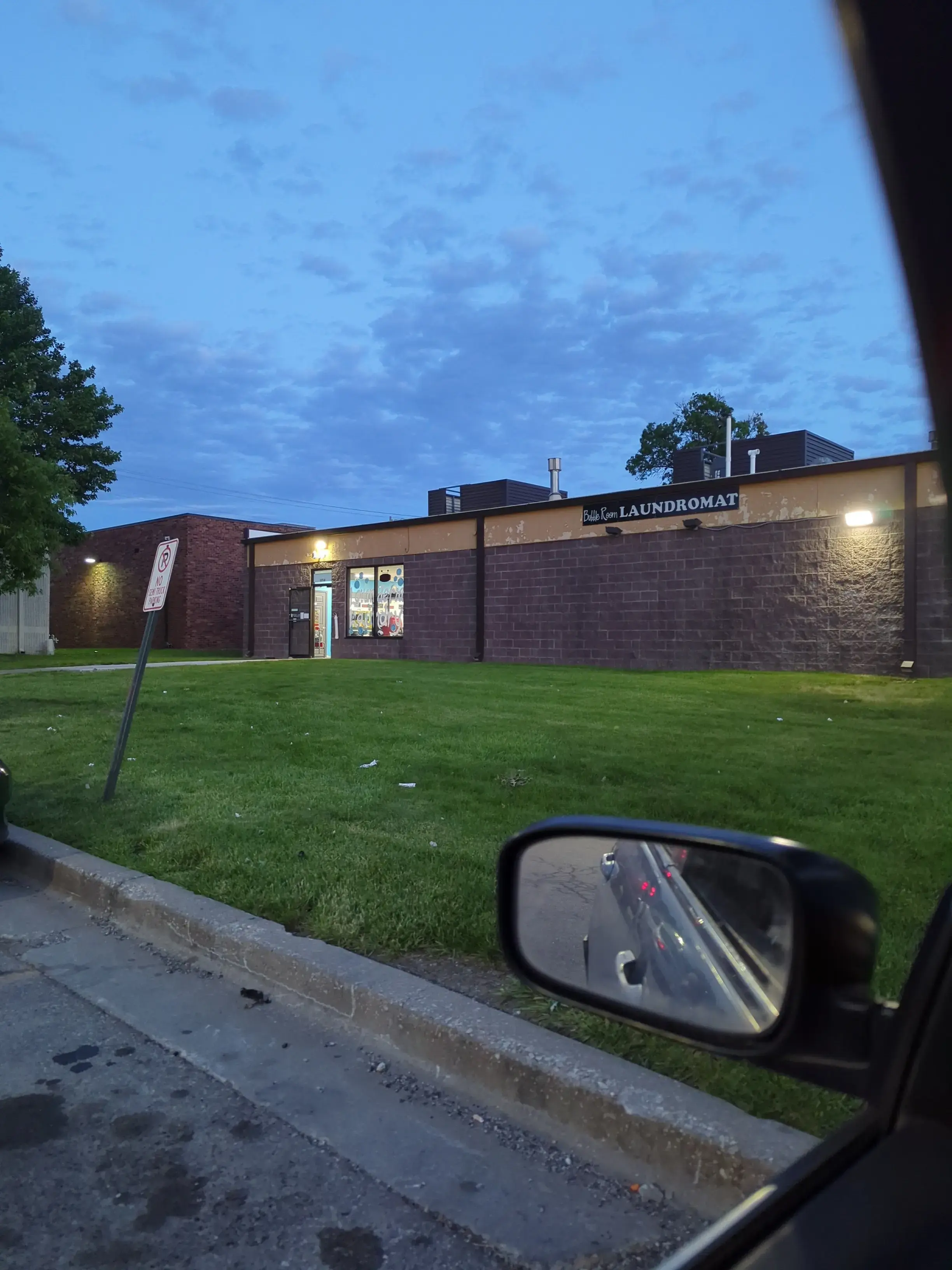 Bubble Room Laundromat - Olathe - Image 14