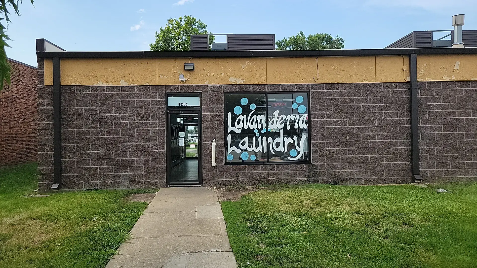 Bubble Room Laundromat - Olathe thumbnail 10