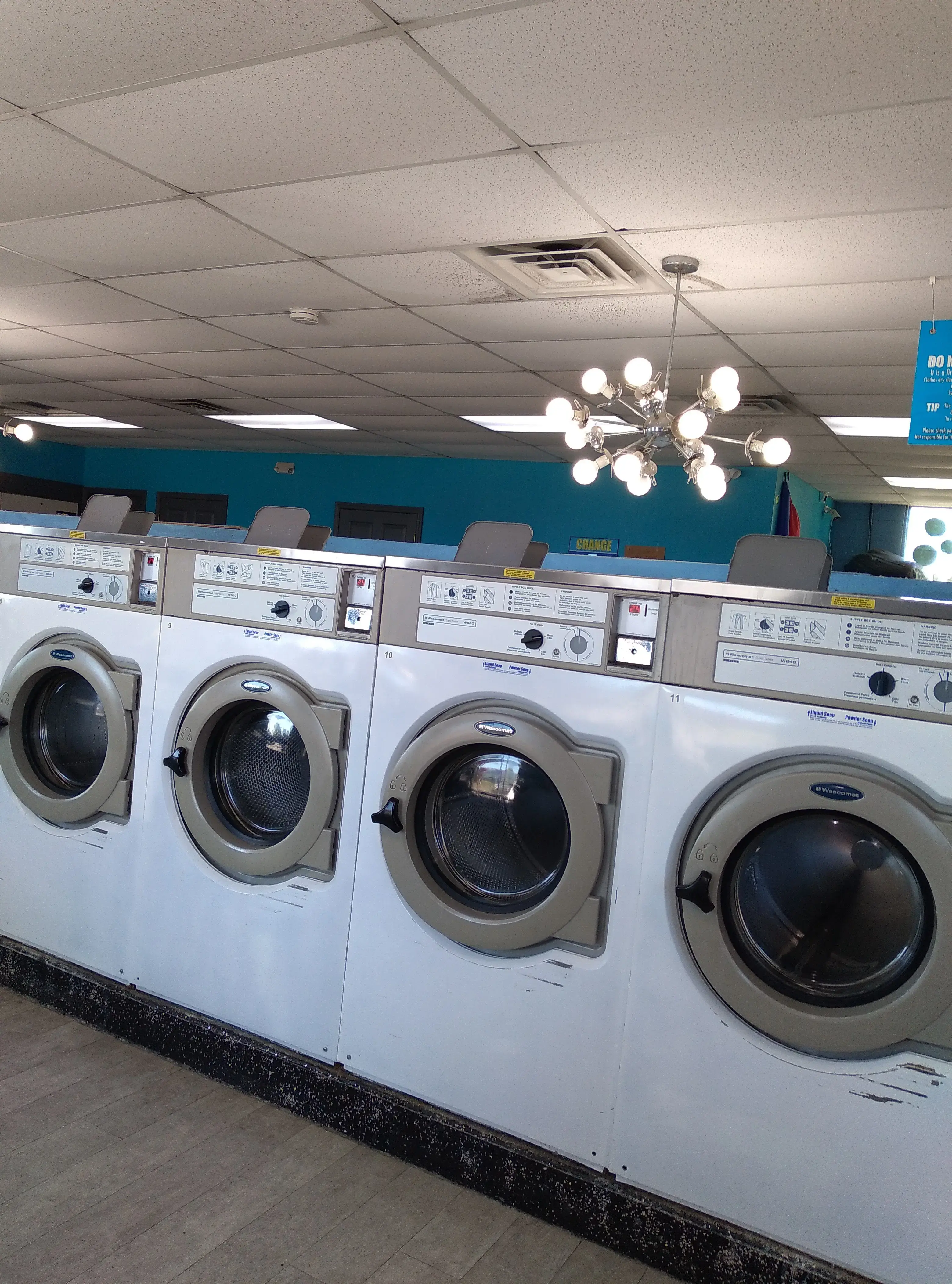 Bubble Room Laundromat - Olathe thumbnail 17