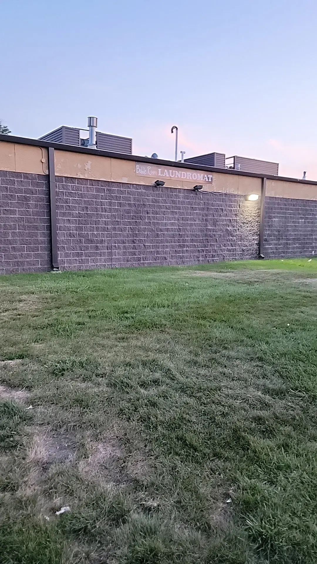 Bubble Room Laundromat - Olathe thumbnail 13