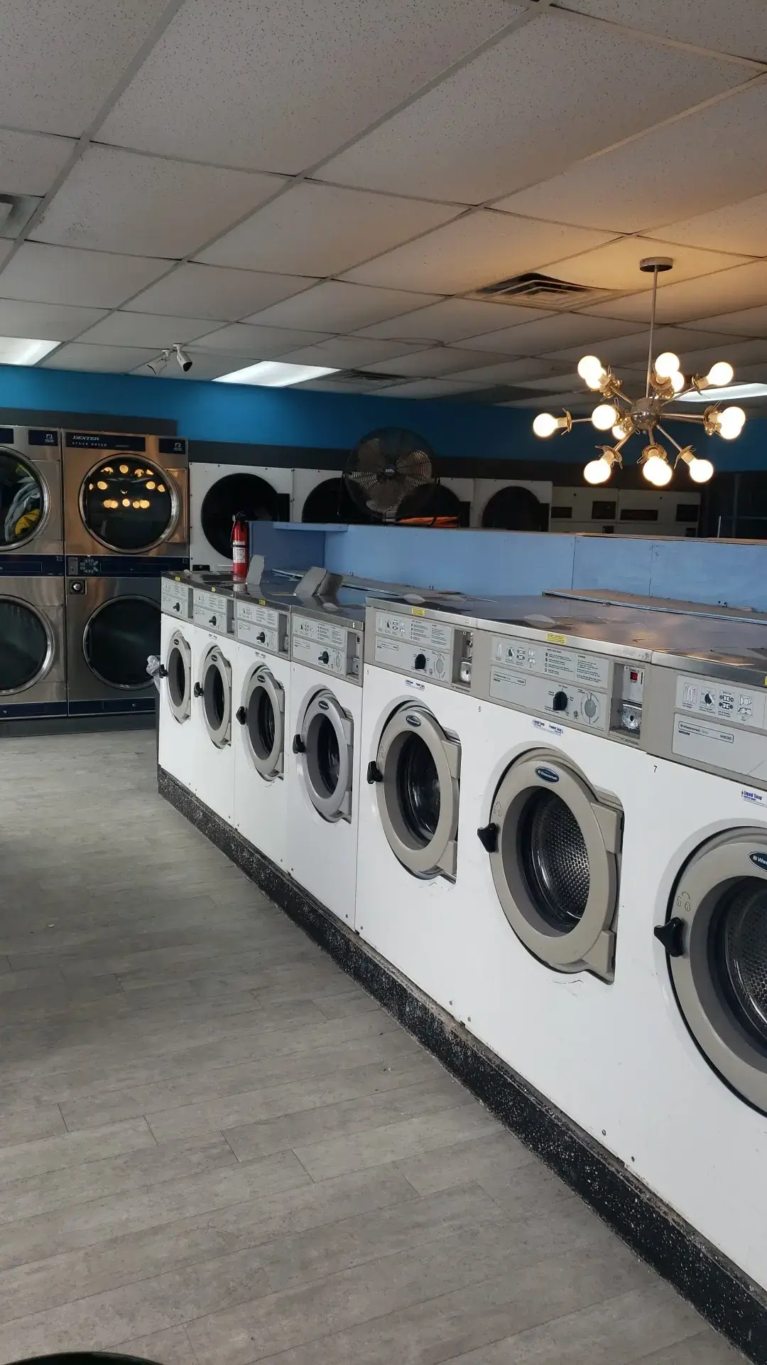 Bubble Room Laundromat - Olathe thumbnail 19