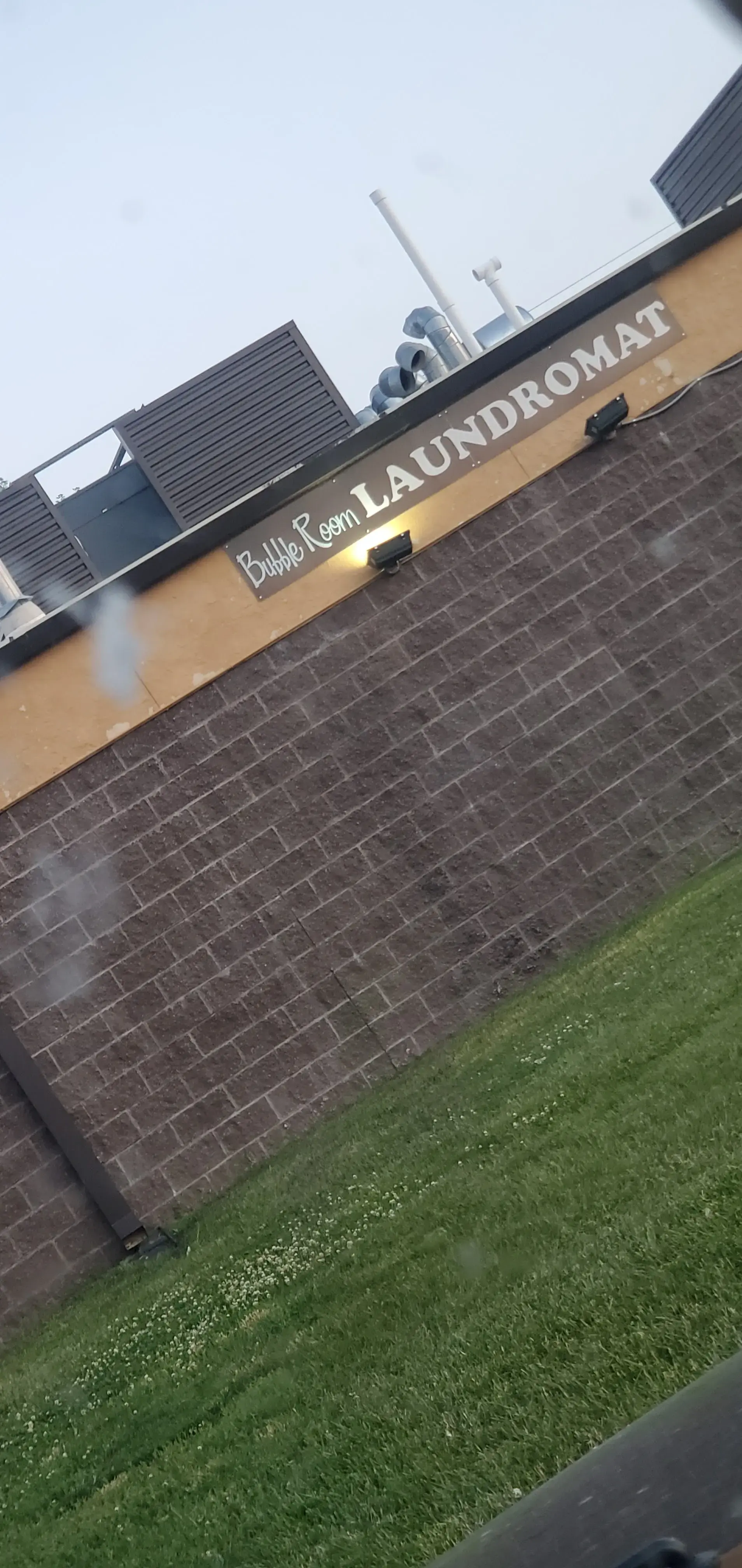 Bubble Room Laundromat - Olathe thumbnail 4