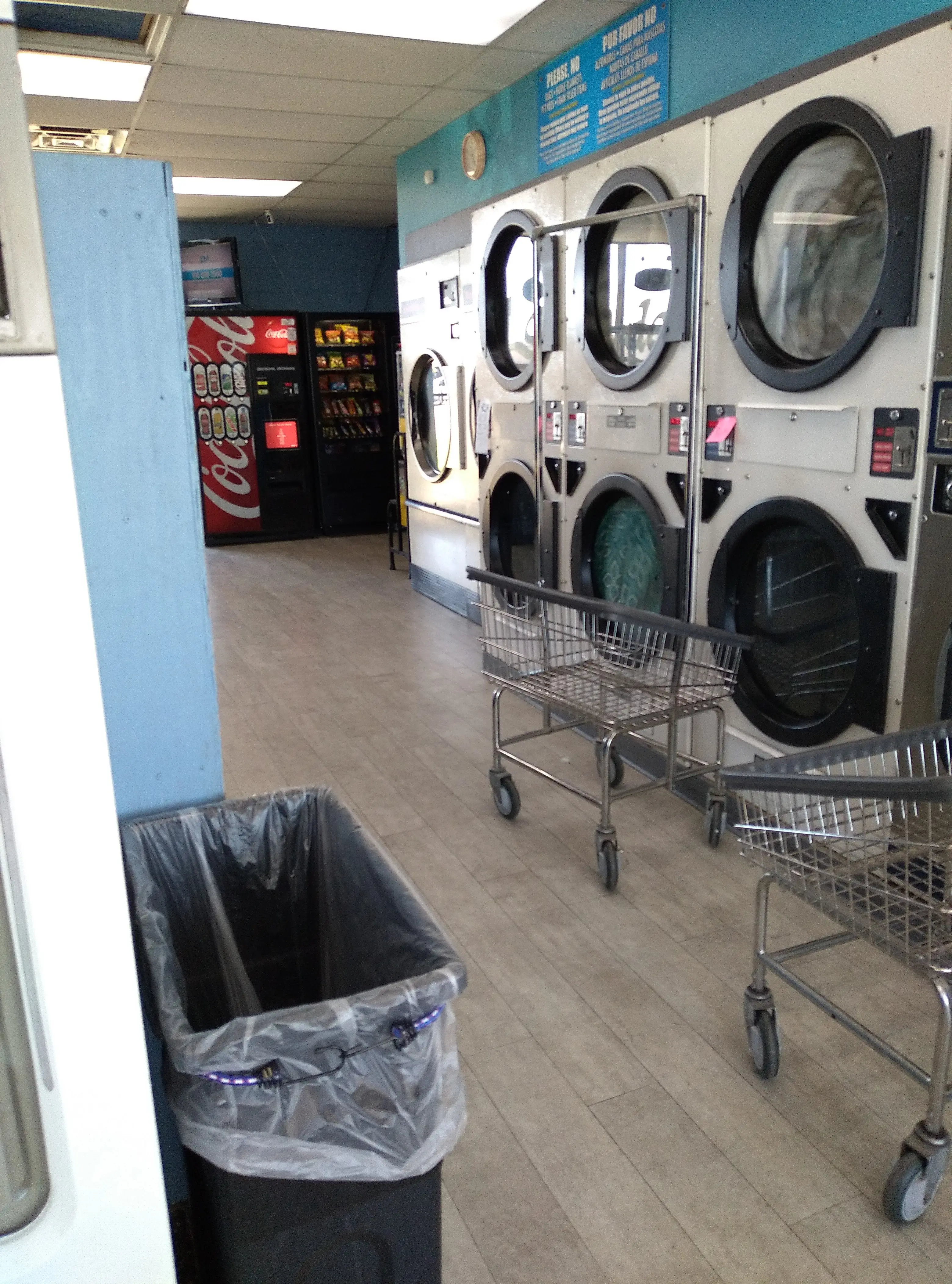 Bubble Room Laundromat - Olathe thumbnail 11