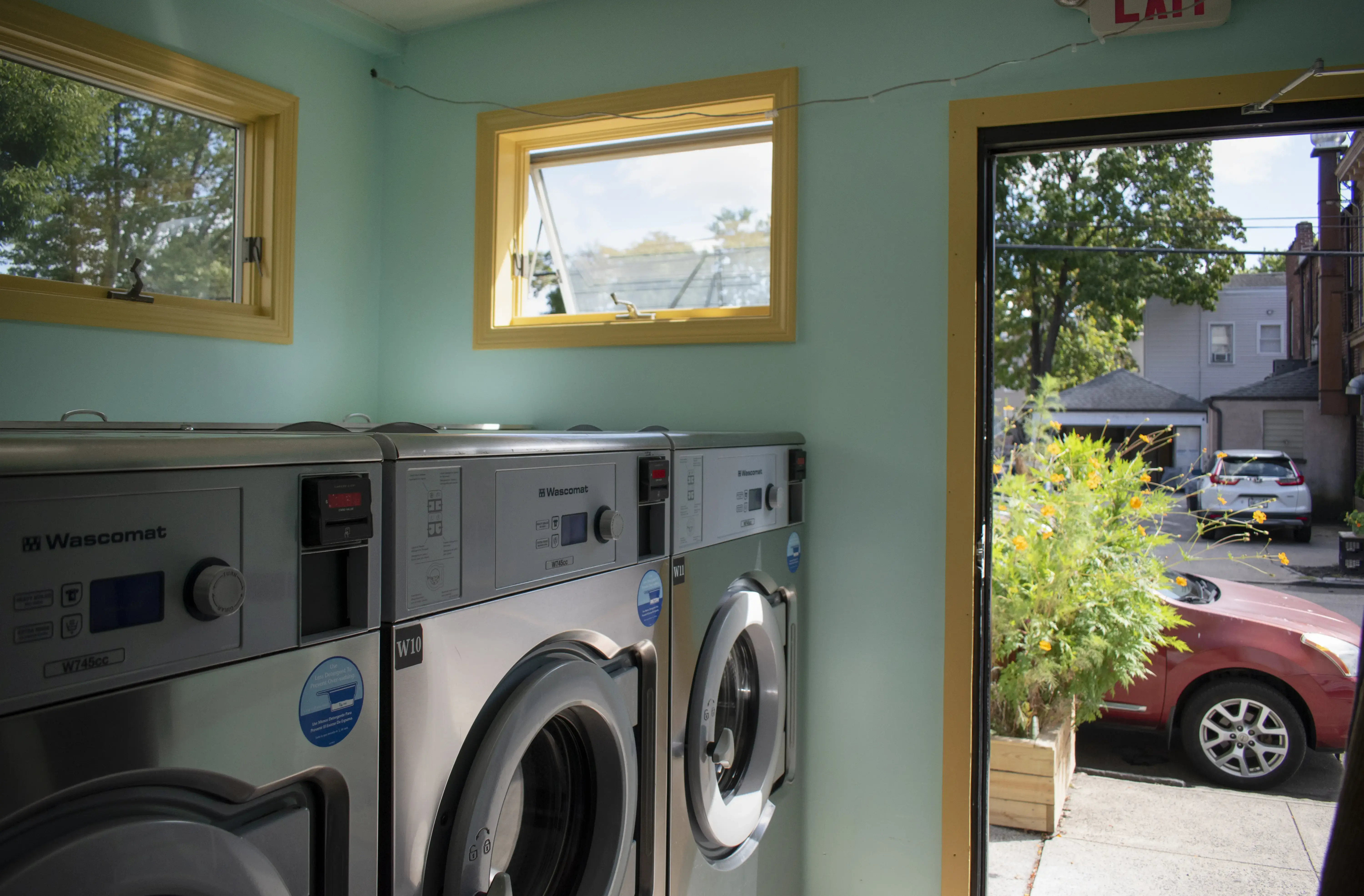 Bubble & Squeak Laundromat - Image 4