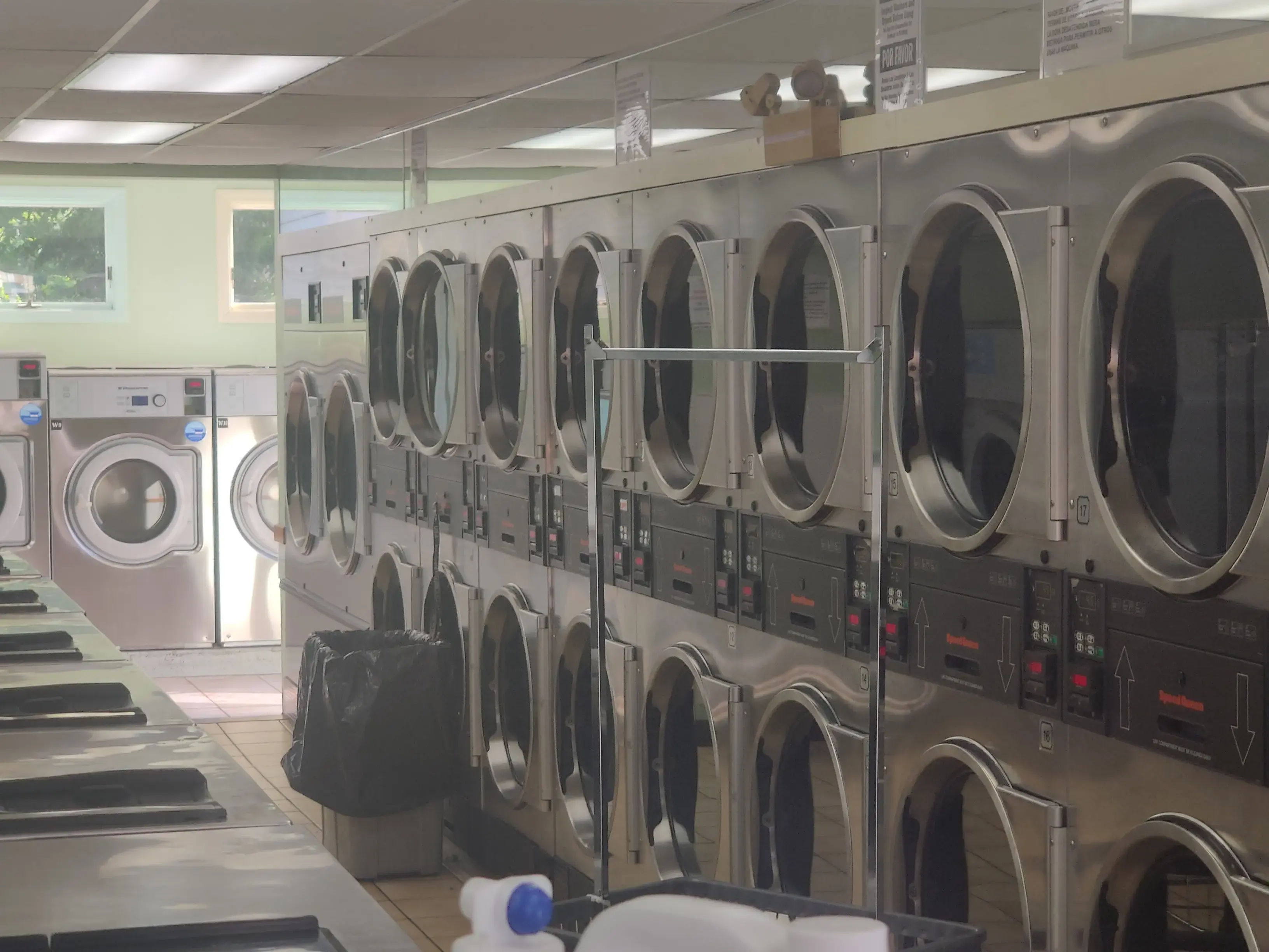 Bubble & Squeak Laundromat - Image 12