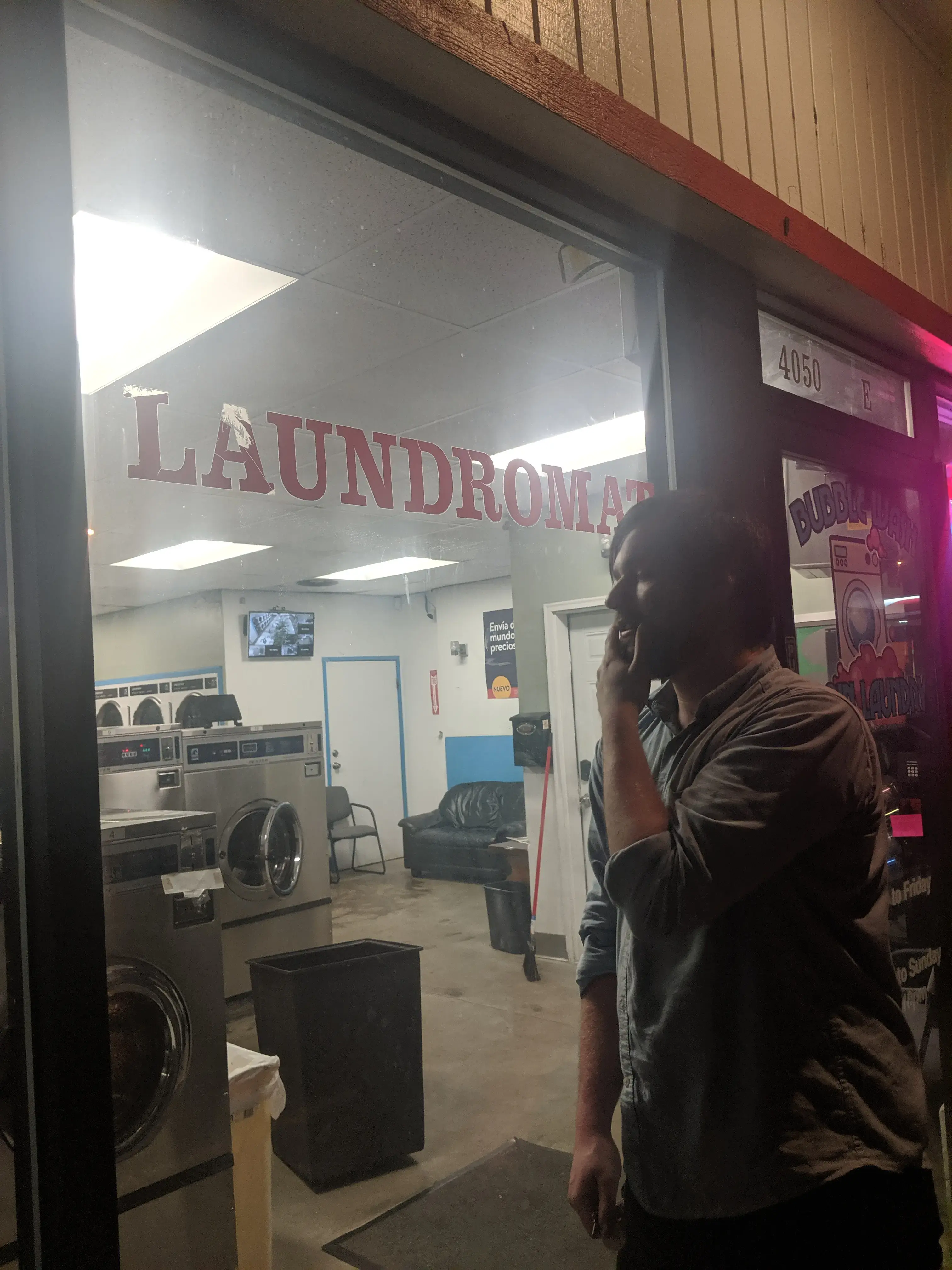 Bubble Wash Coin Laundry - Image 16