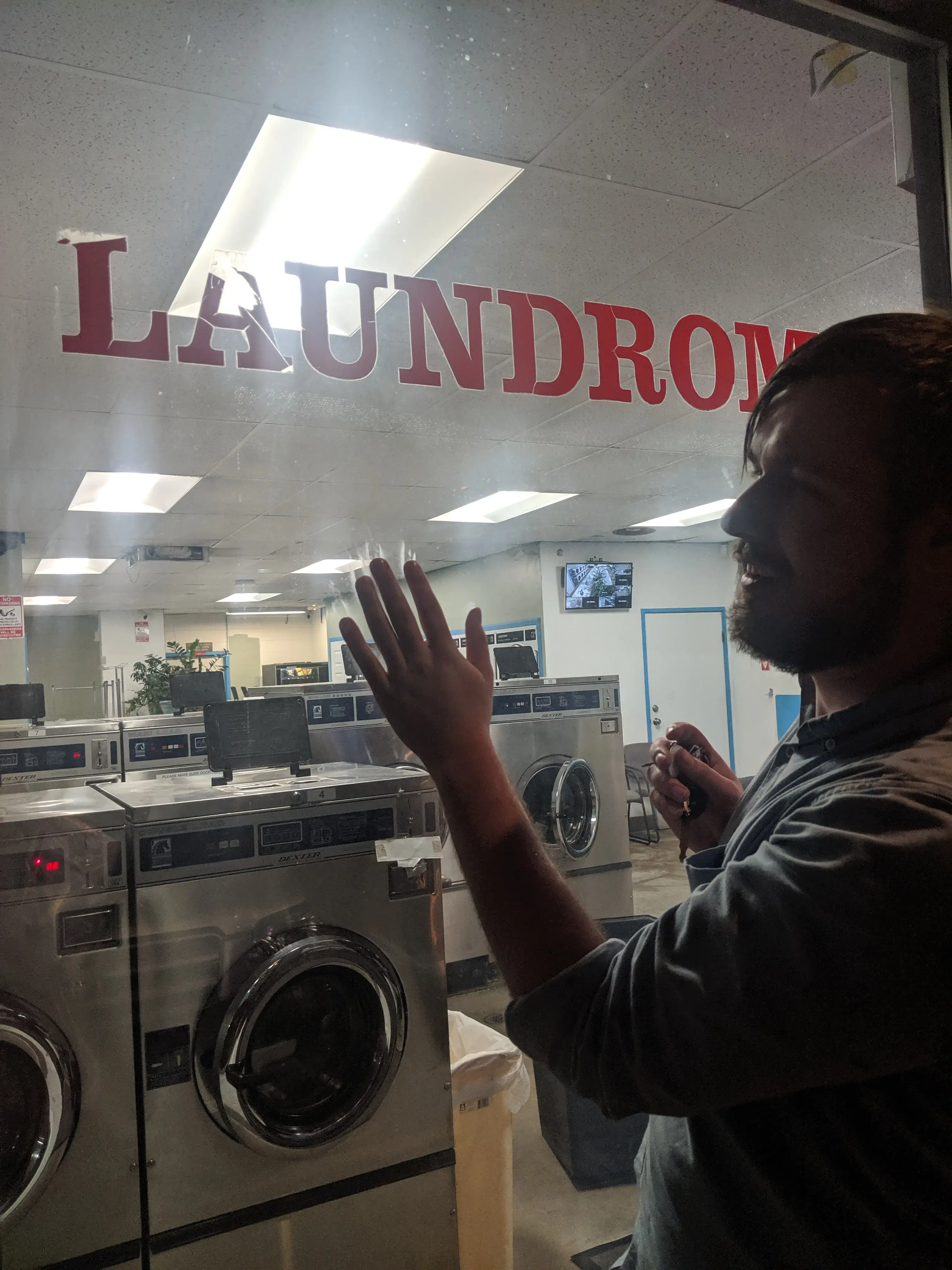 Bubble Wash Coin Laundry thumbnail 8