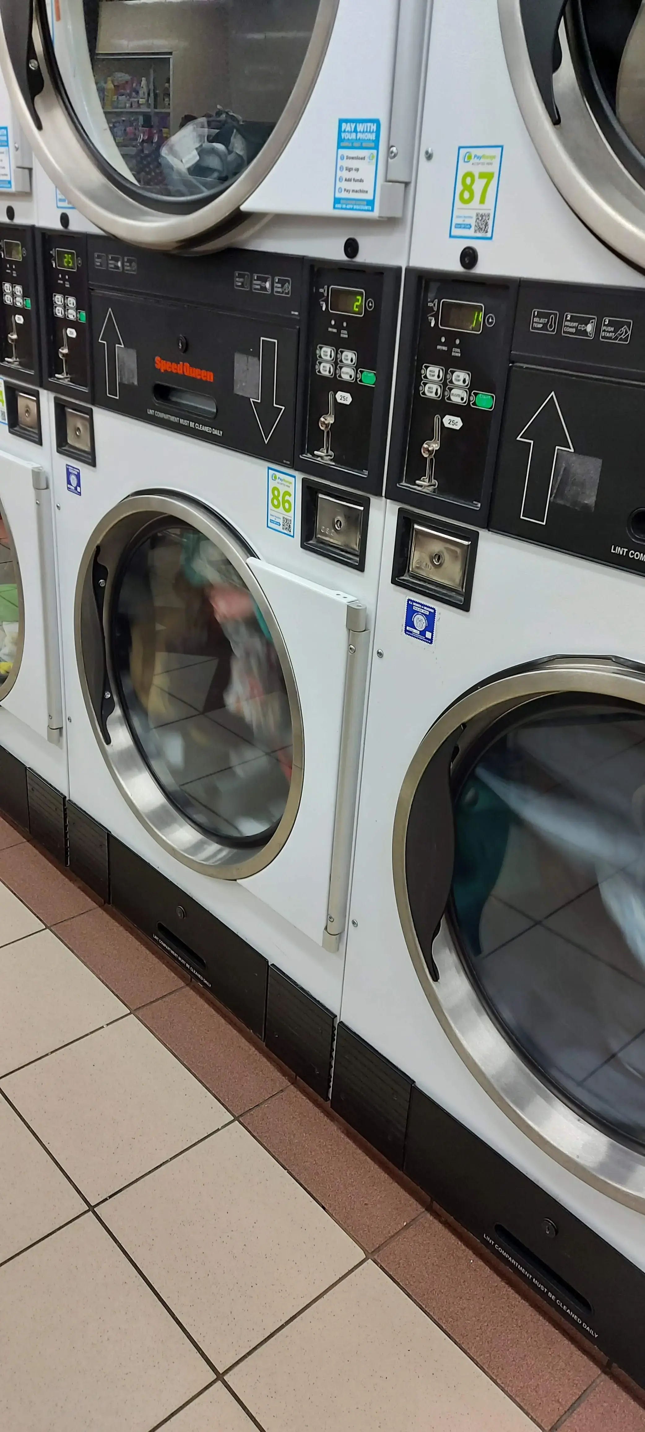 Bubble Zone Laundromat thumbnail 12