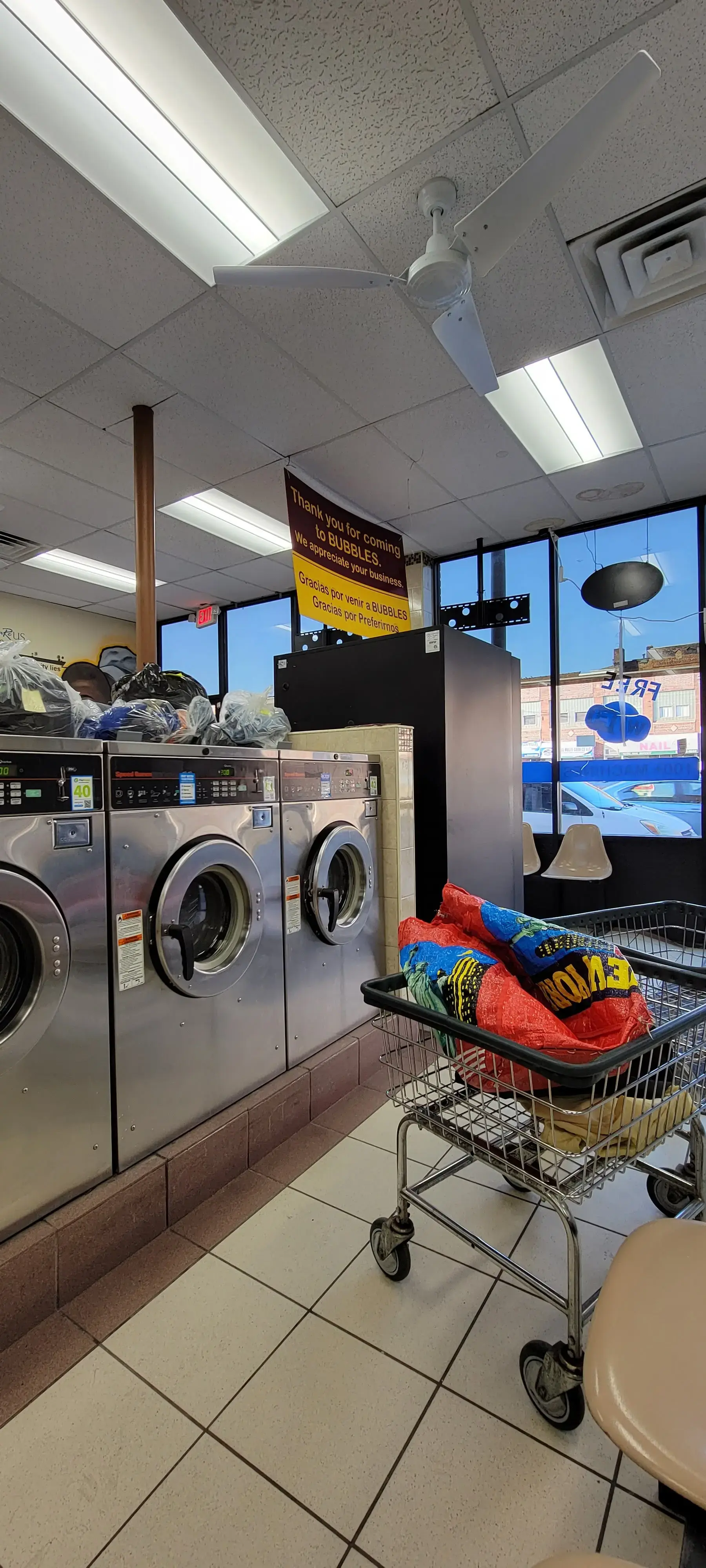 Bubble Zone Laundromat thumbnail 6