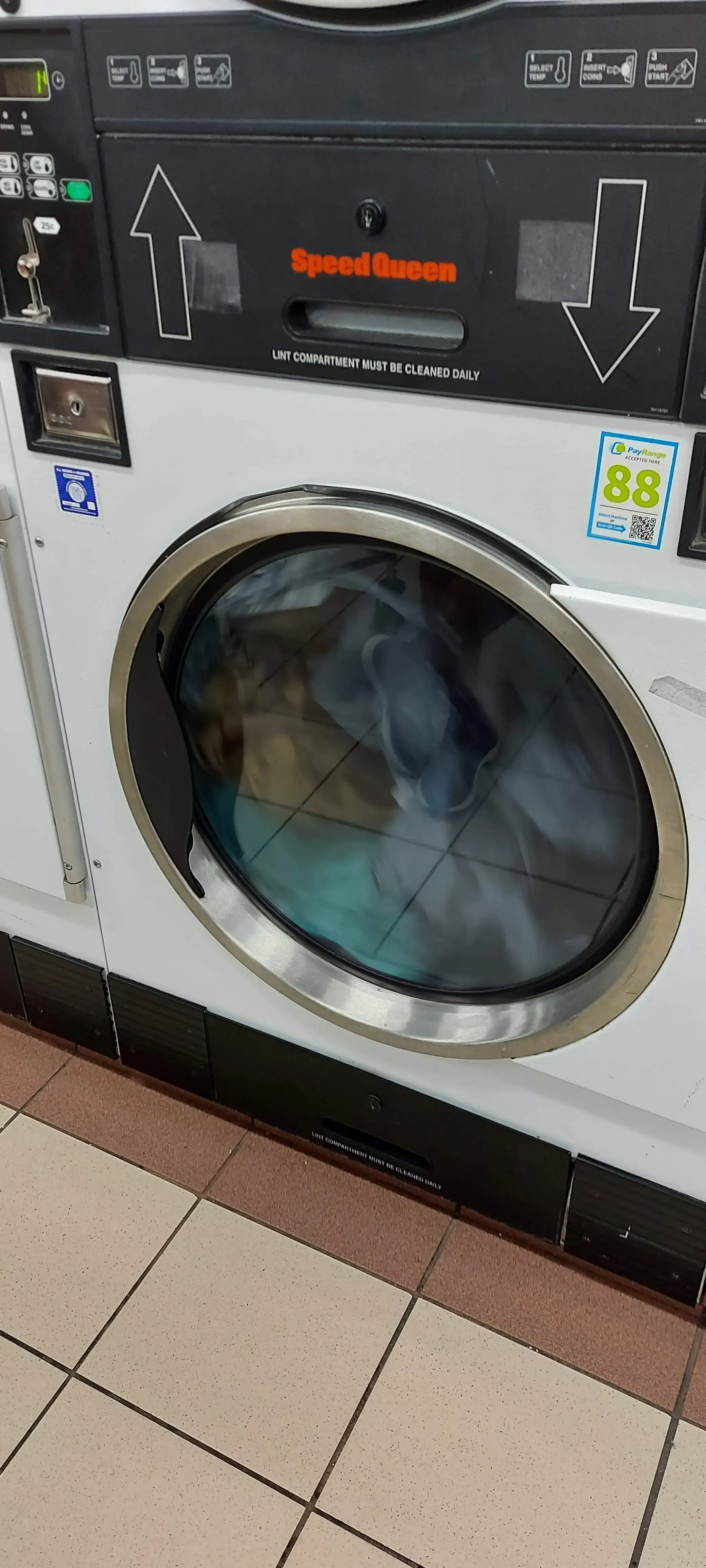 Bubble Zone Laundromat - Image 10