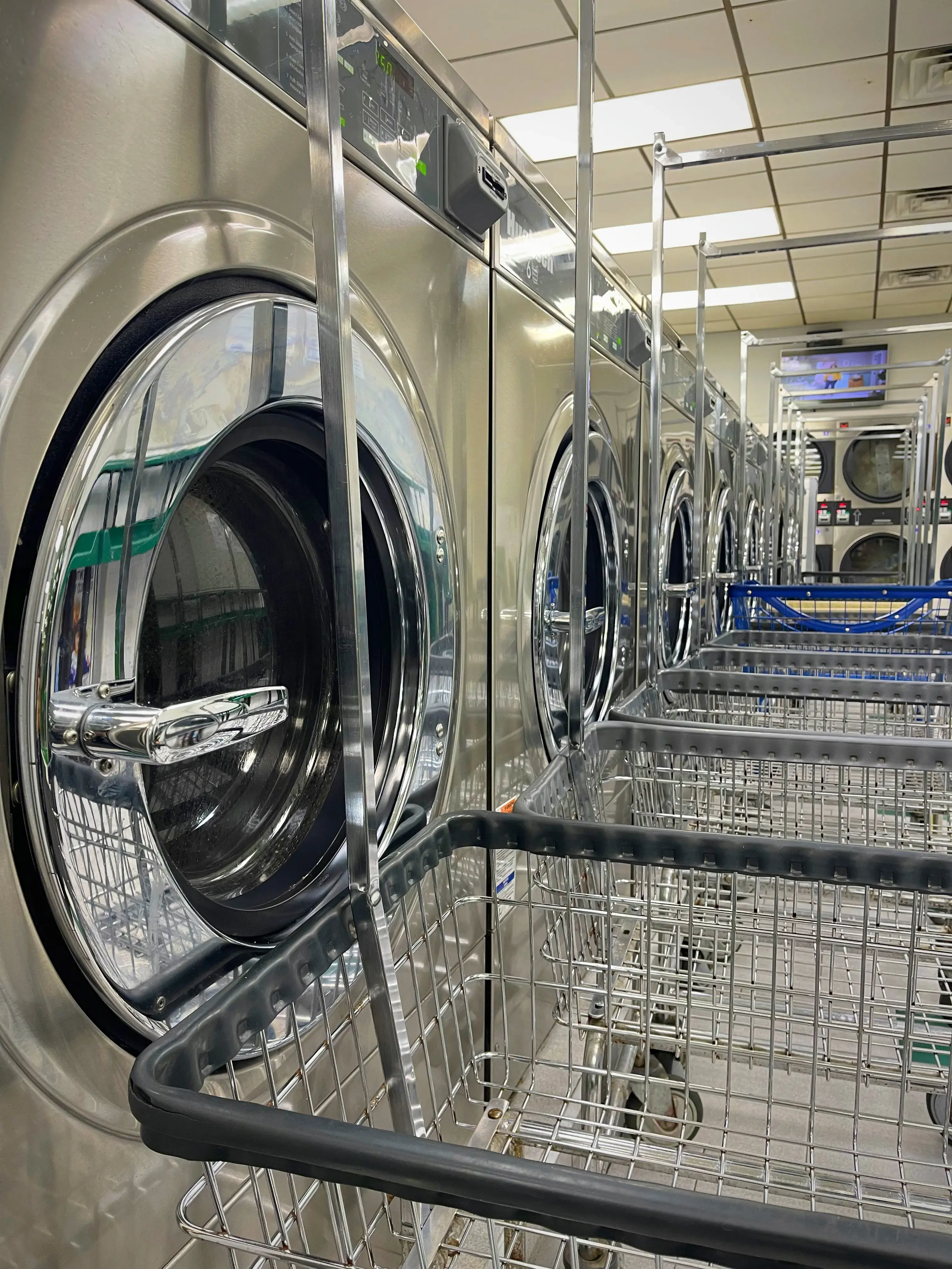 Bubbles 2 Laundromat - Image 17