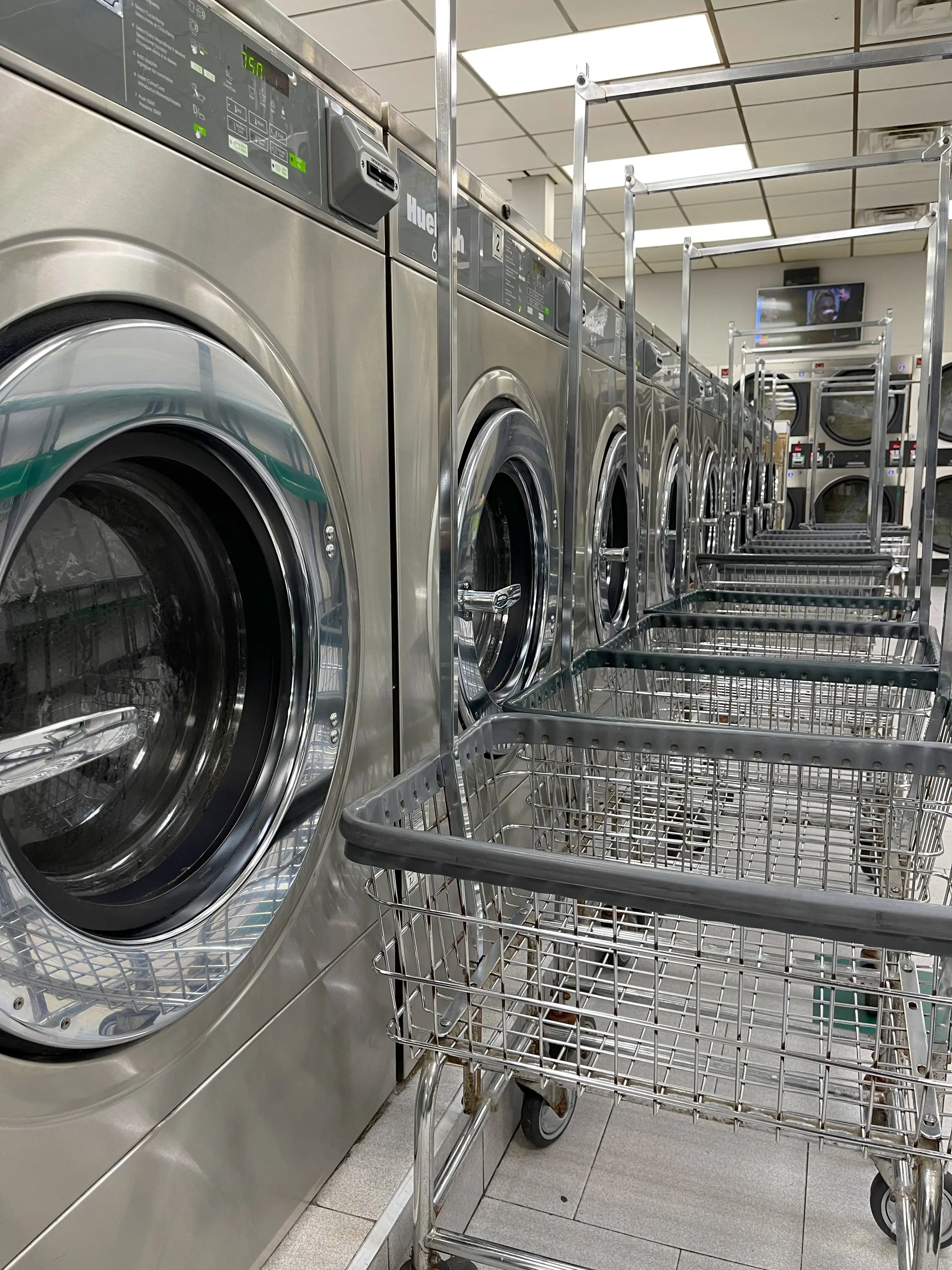 Bubbles 2 Laundromat - Image 7