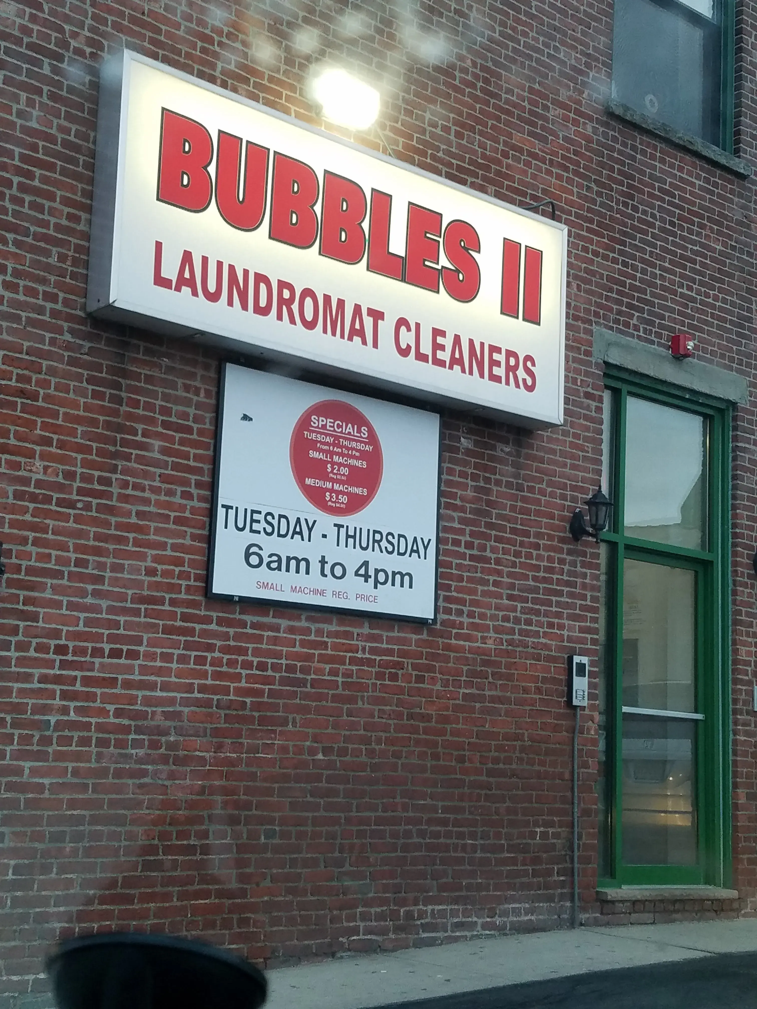 Bubbles 2 Laundromat - Image 10