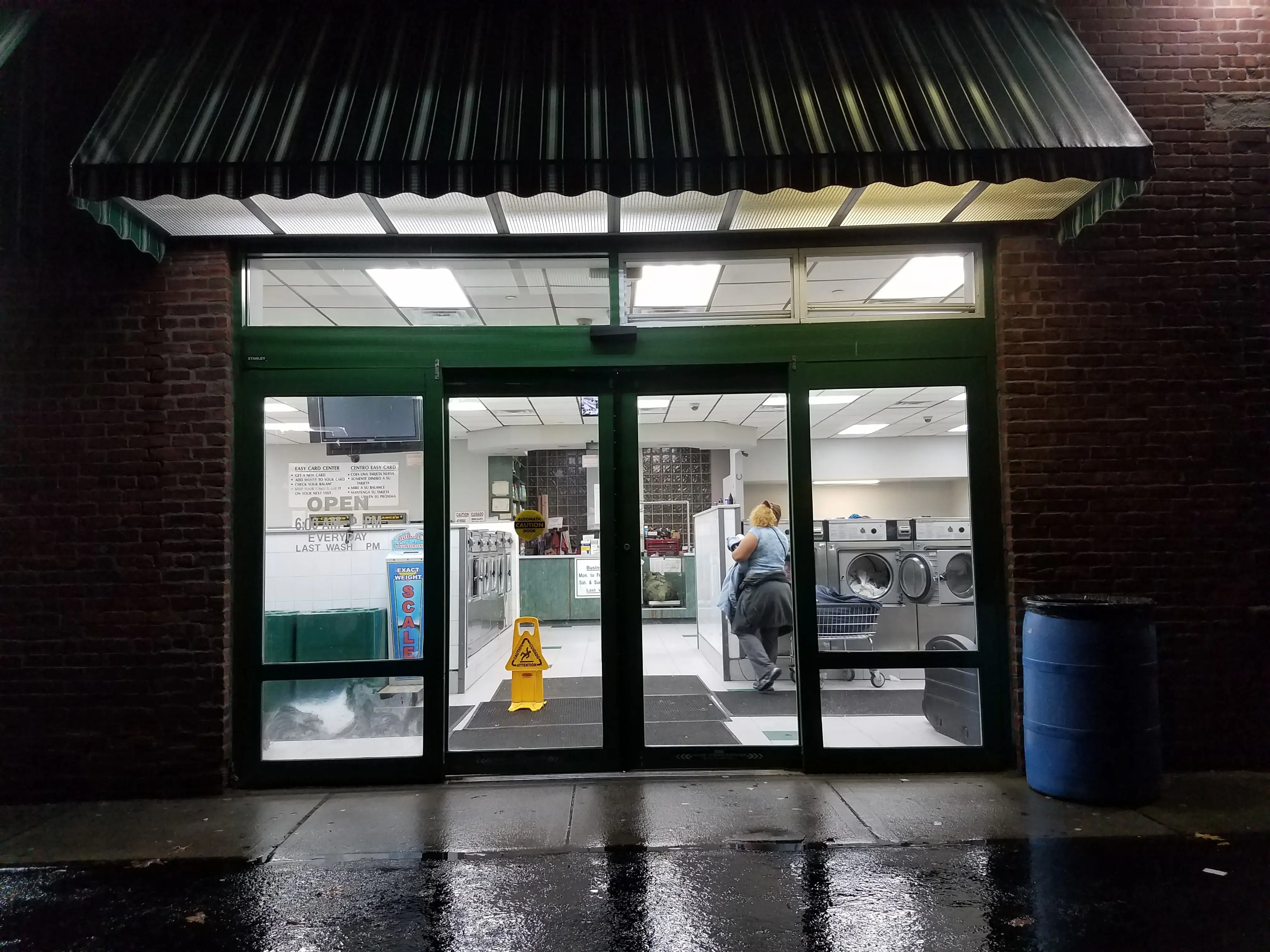 Bubbles 2 Laundromat - Image 14