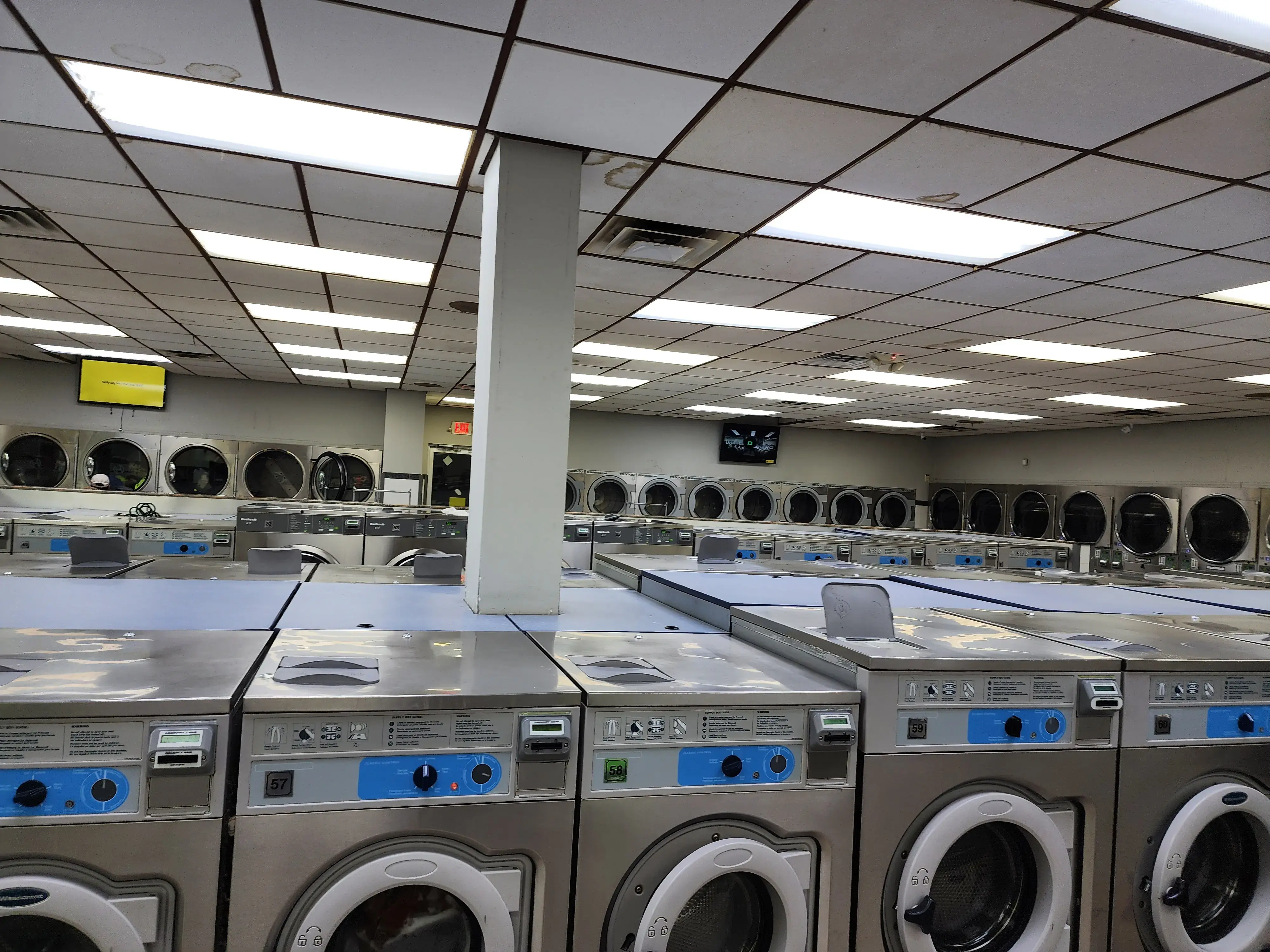 Bubbles 3 Laundromat - Image 2