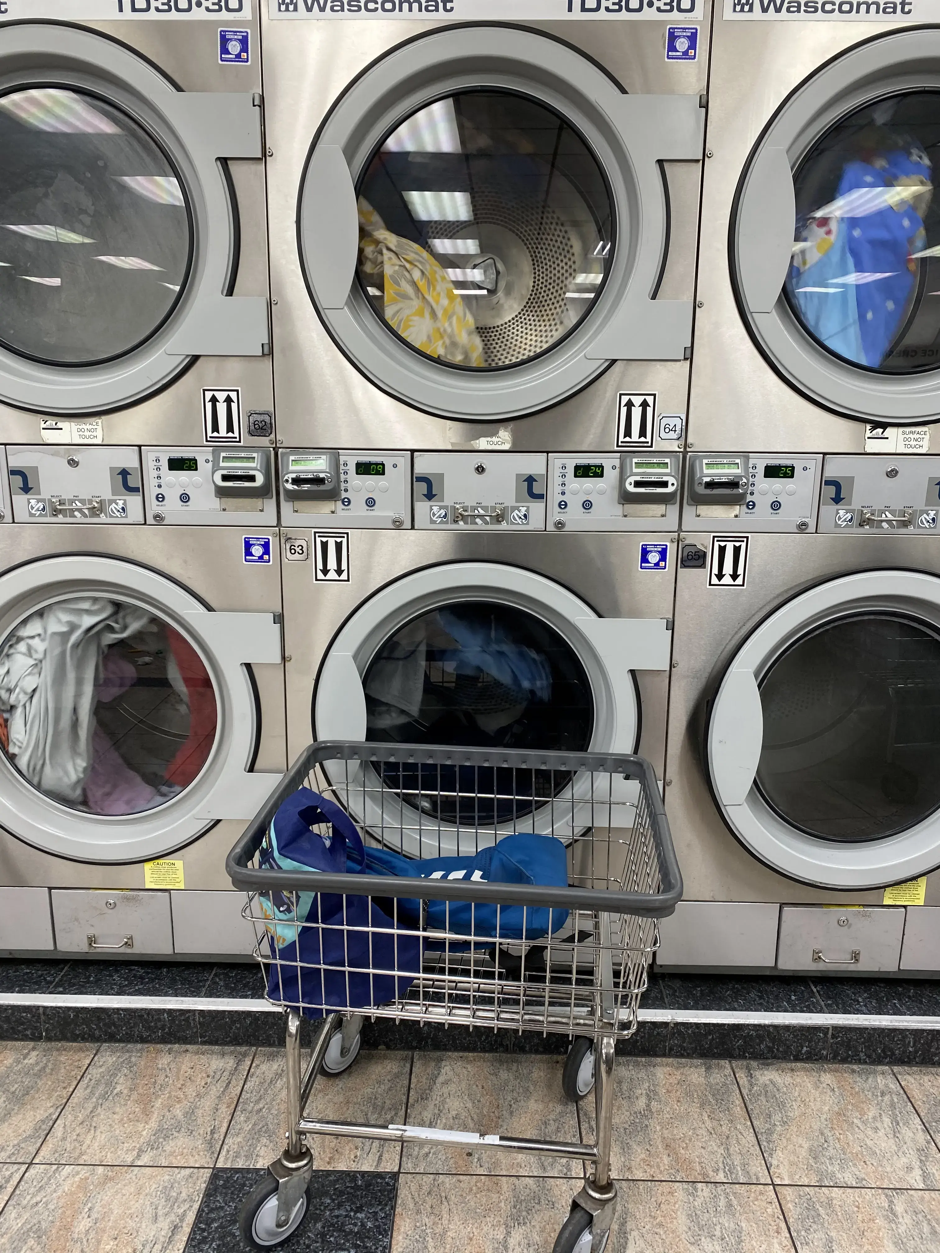 Bubbles 3 Laundromat - Image 8
