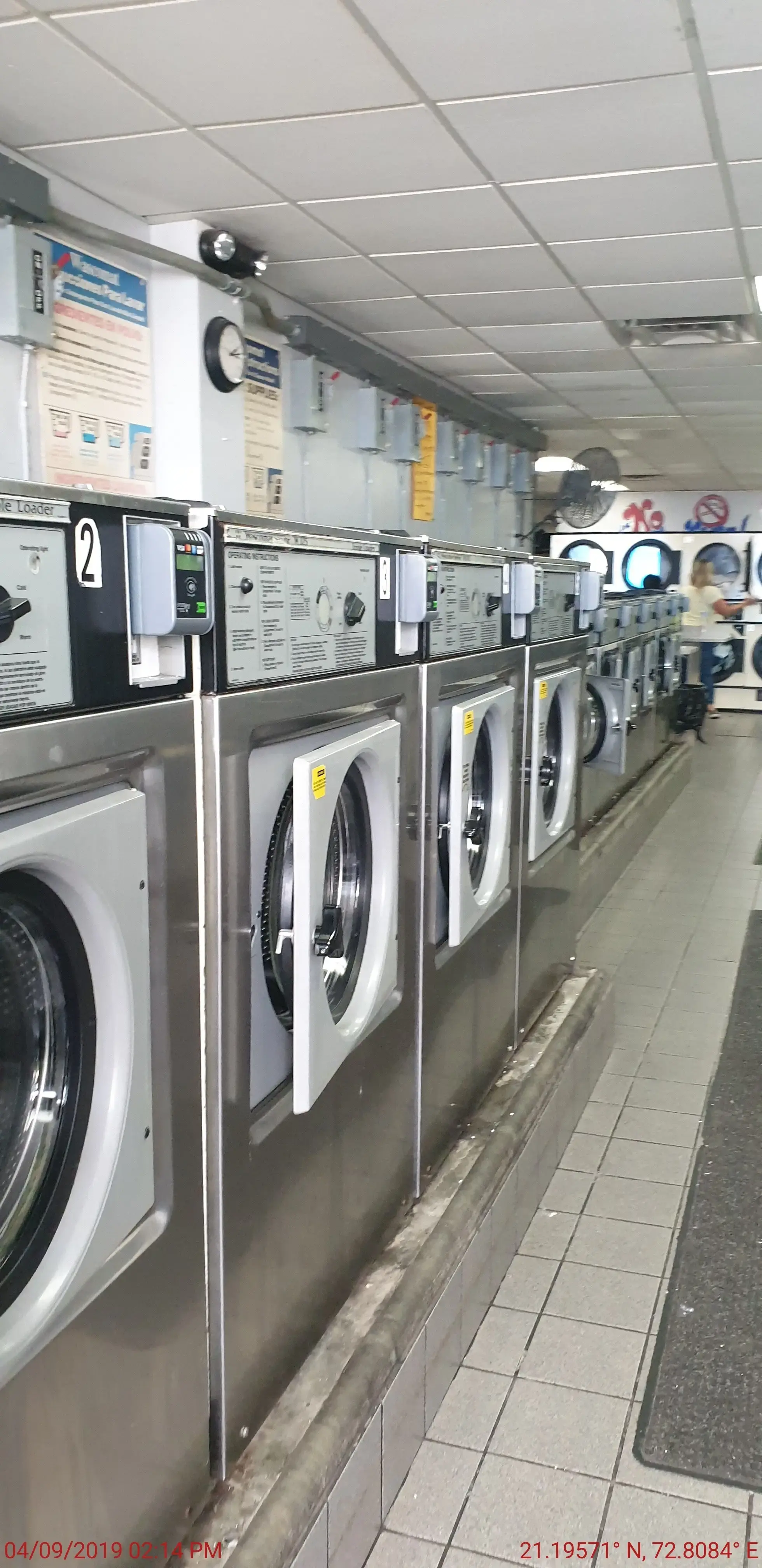 Bubbles and Beyond Laundromat thumbnail 19