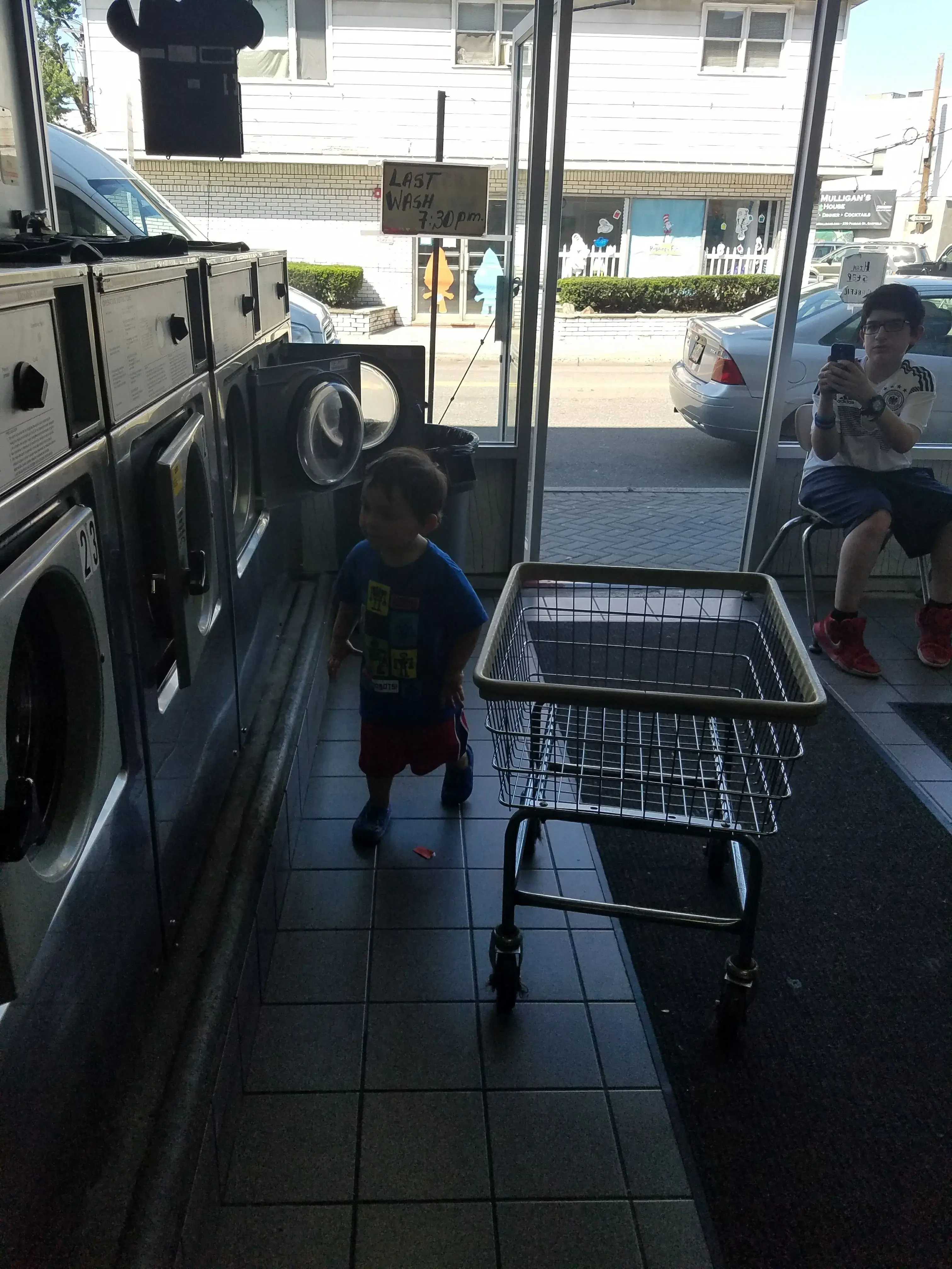 Bubbles and Beyond Laundromat - Image 9