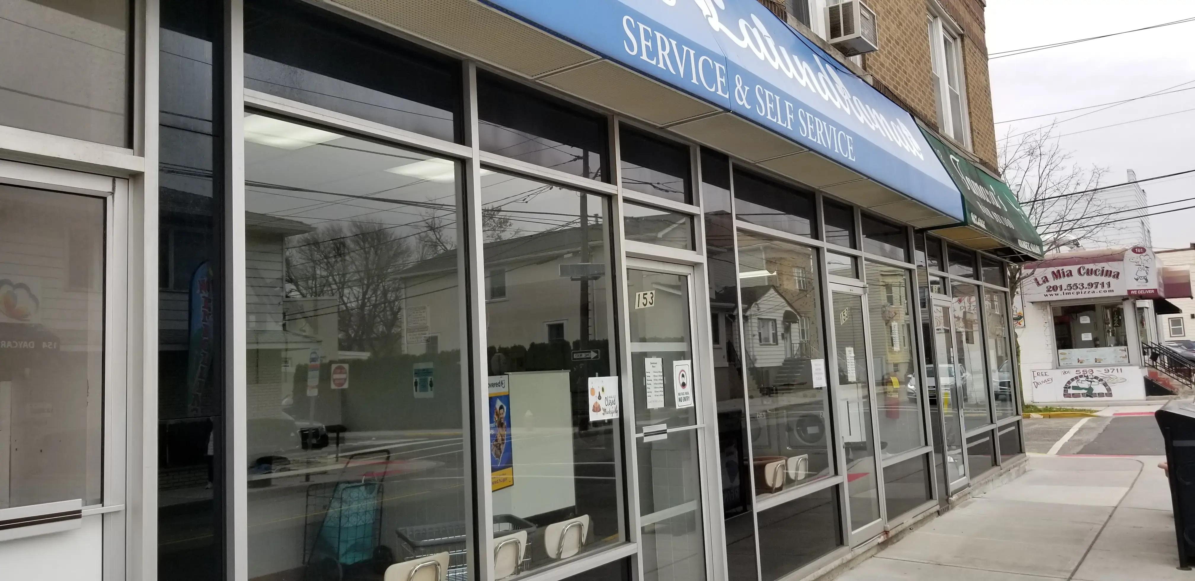 Bubbles and Beyond Laundromat thumbnail 16