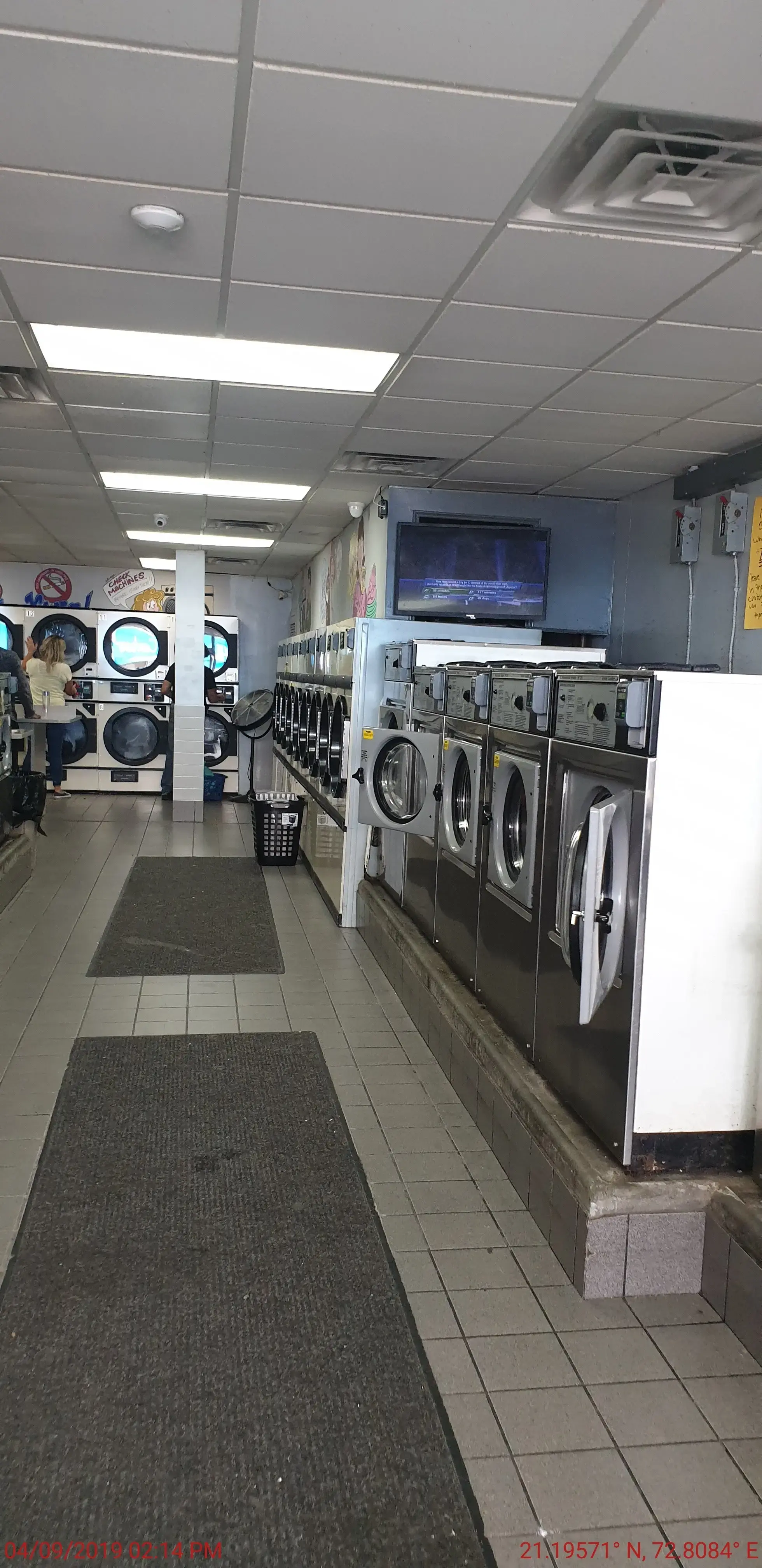 Bubbles and Beyond Laundromat thumbnail 20