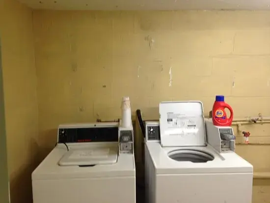 Bubbles and Beyond Laundromat thumbnail 11
