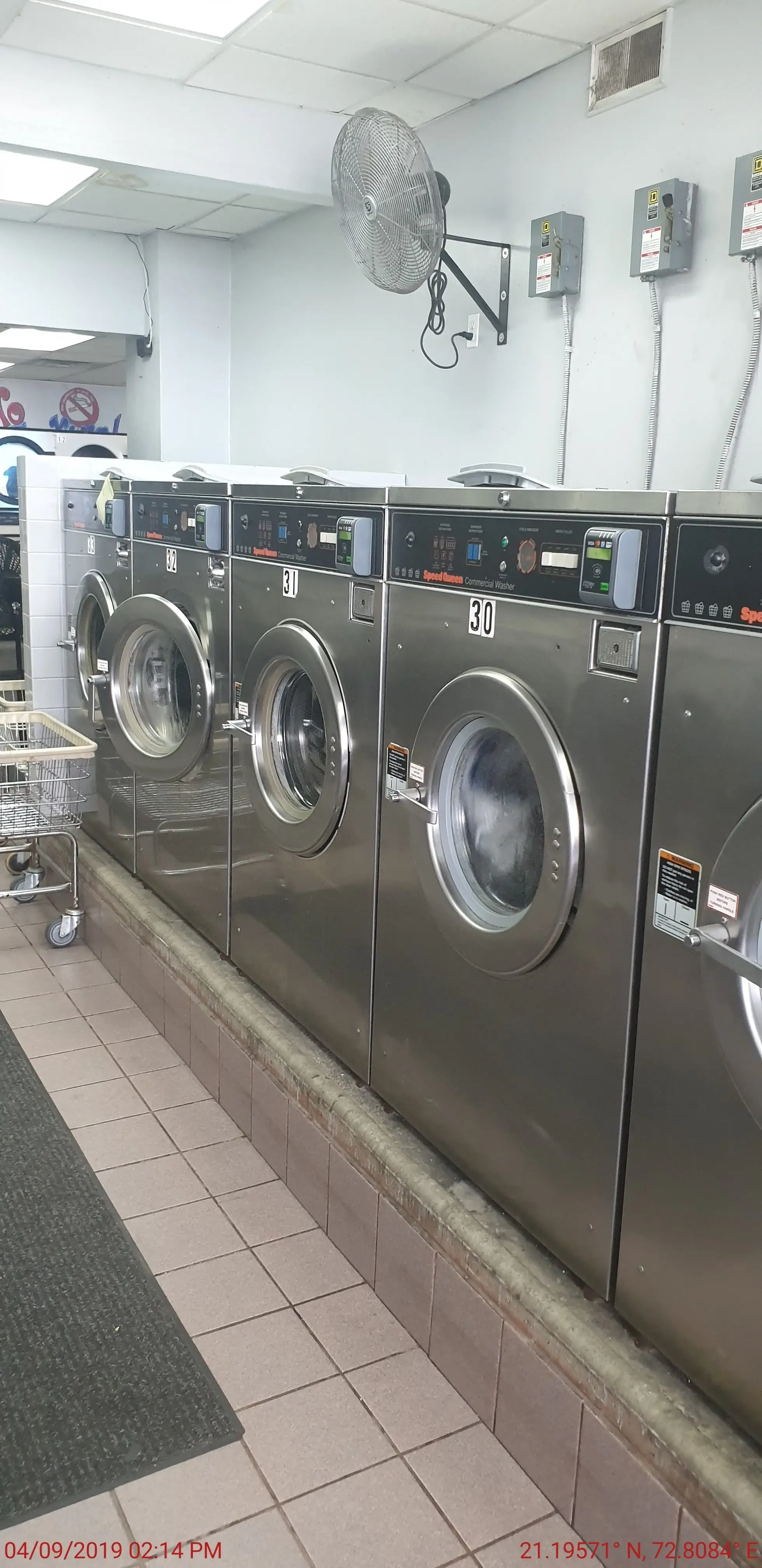 Bubbles and Beyond Laundromat - Image 18
