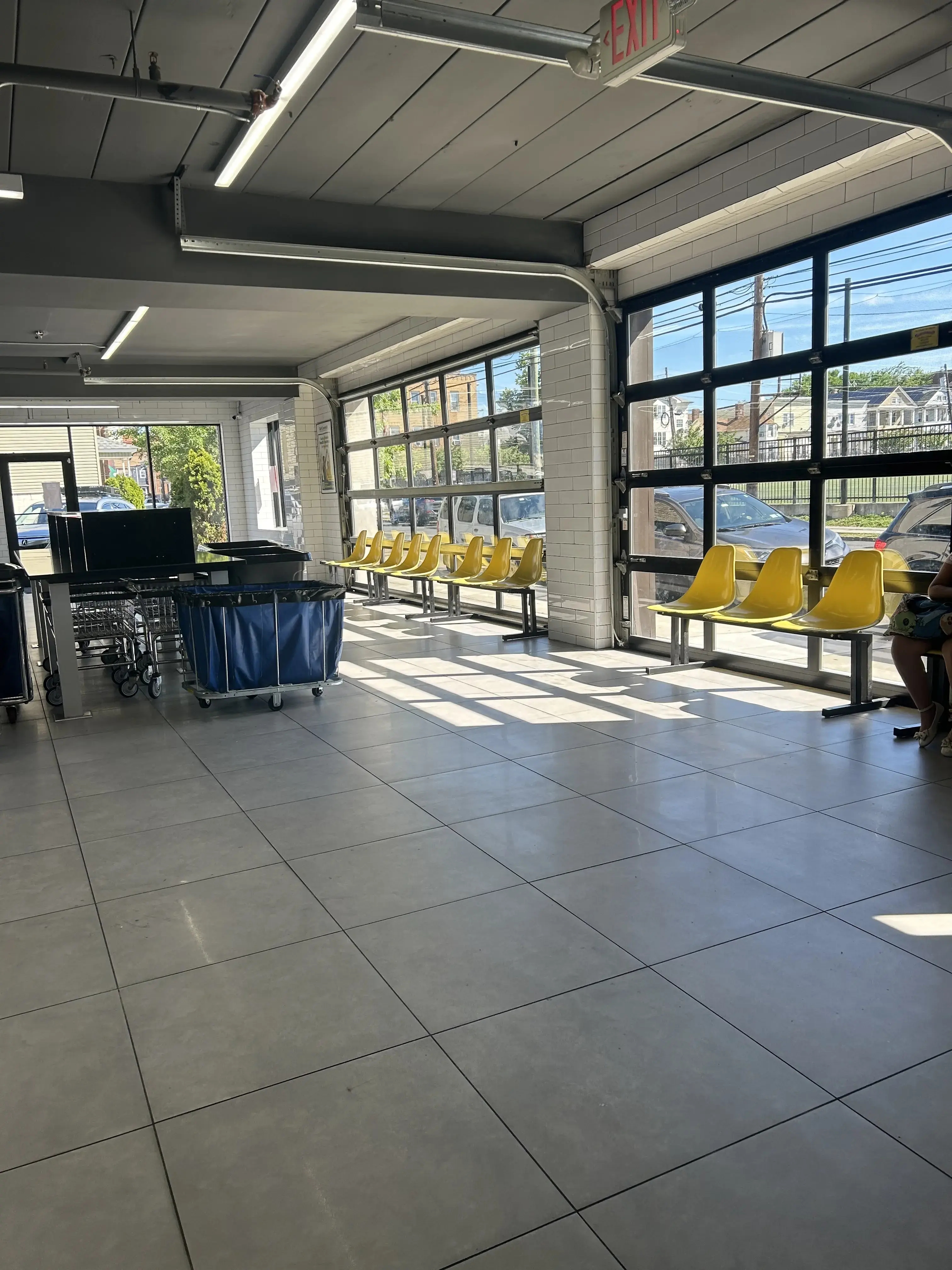 Bubbles aRe US Laundromats thumbnail 8