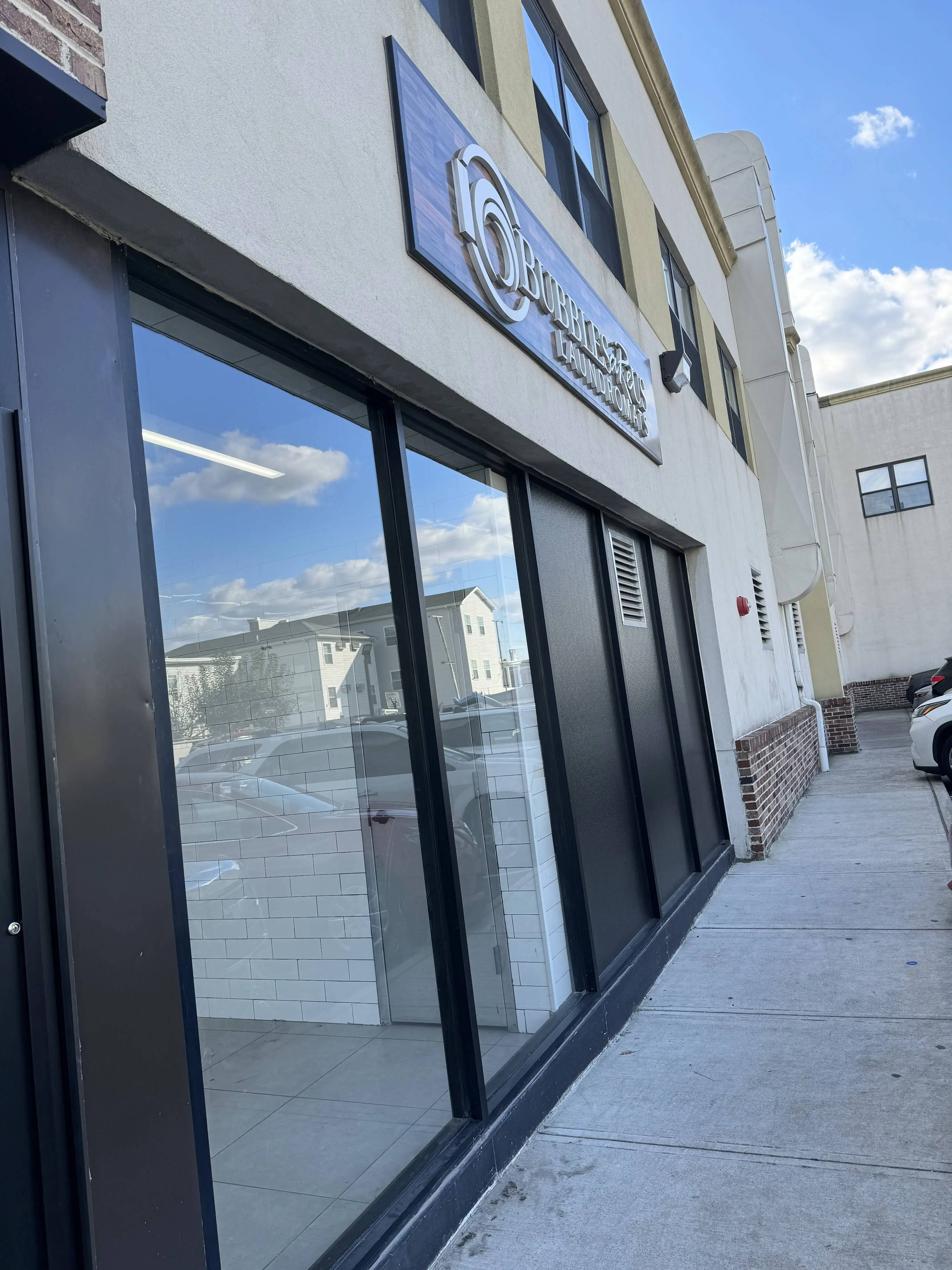 Bubbles aRe US Laundromats thumbnail 10