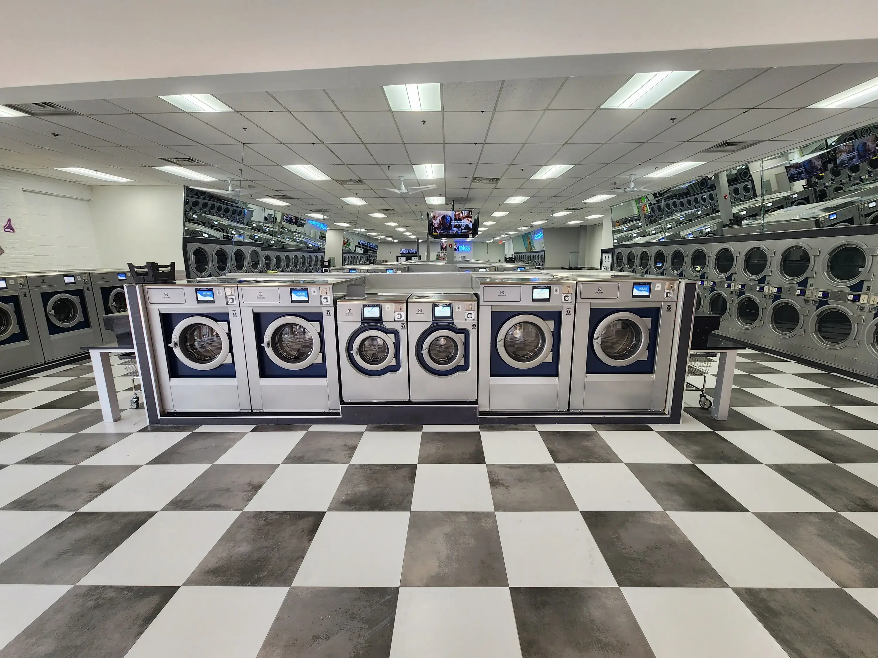 Bubbles aRe US Laundromats thumbnail 8