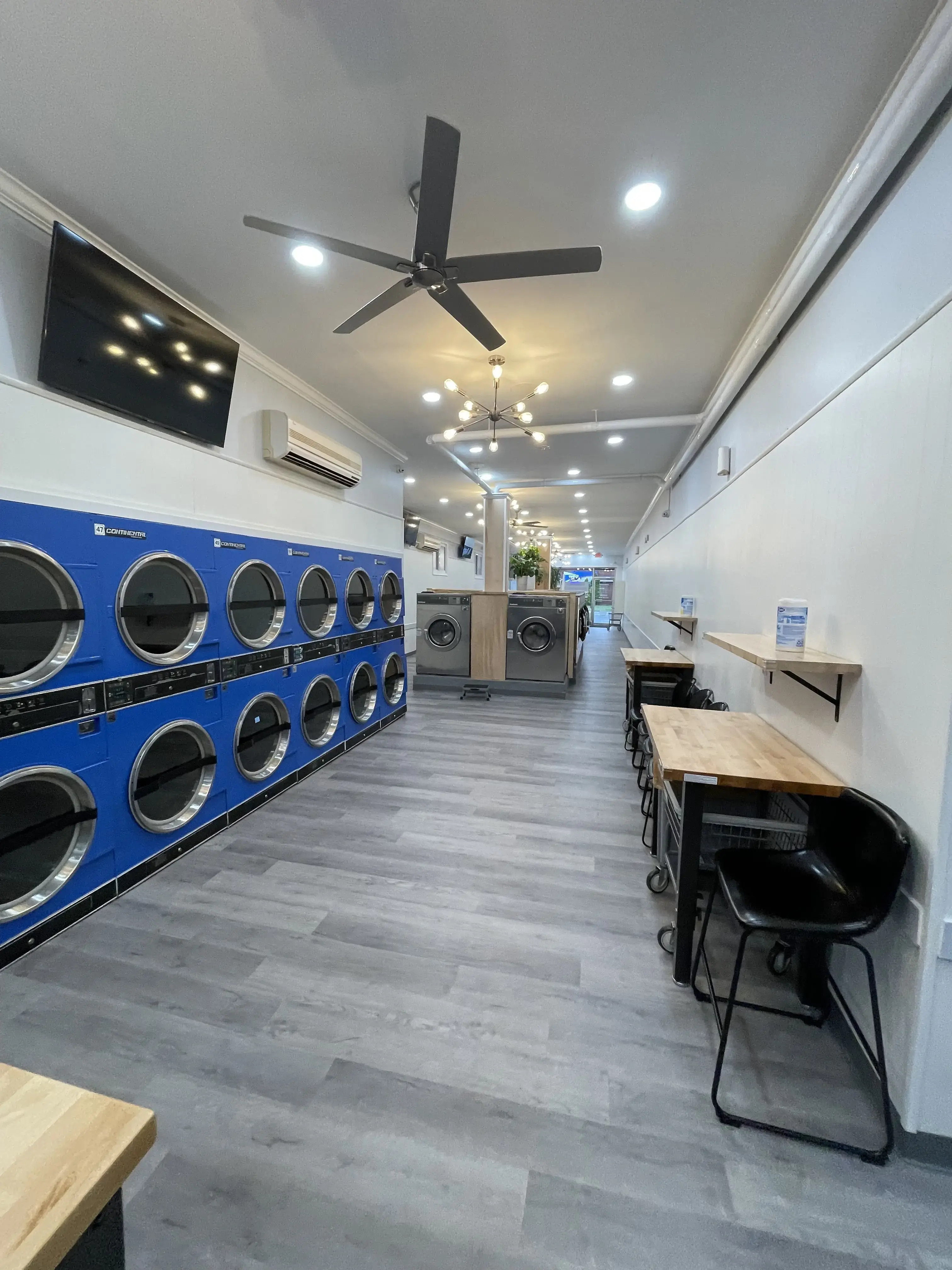 Bubbles & Baskets Laundromat thumbnail 3