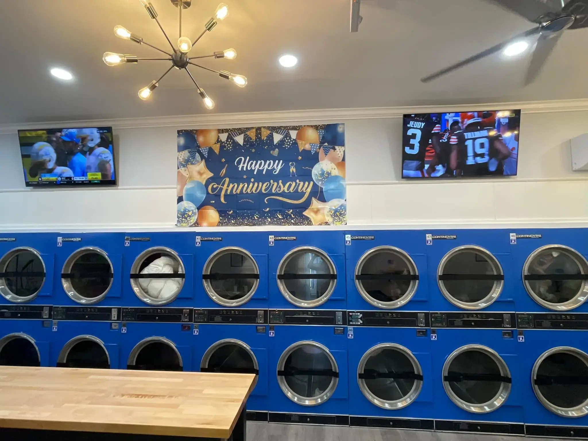 Bubbles & Baskets Laundromat thumbnail 5